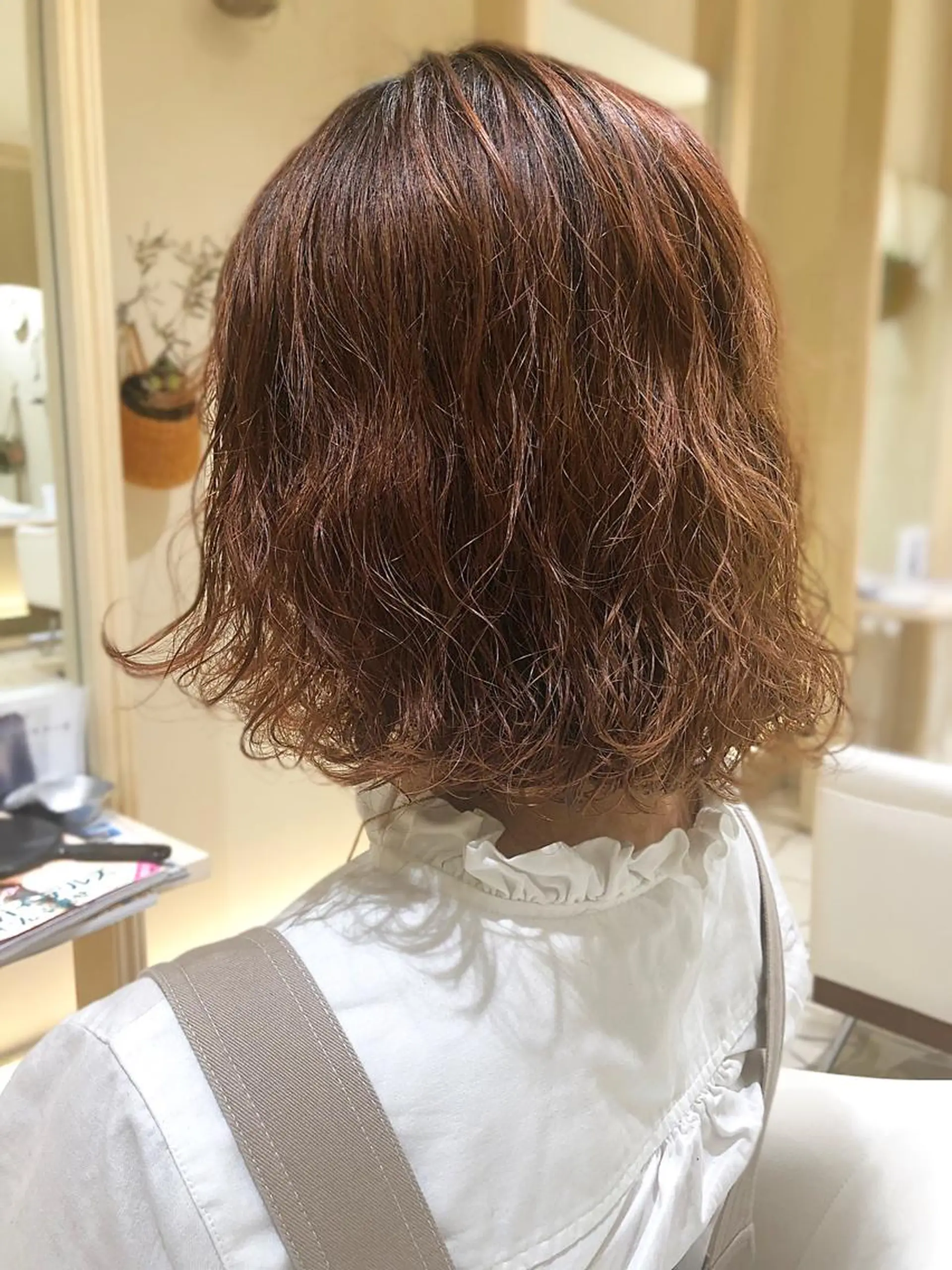 ミディアム パーマ ミディアムパーマ デジタルパーマ カット パーマ トリートメント 大岩 茉愉のヘアスタイル
