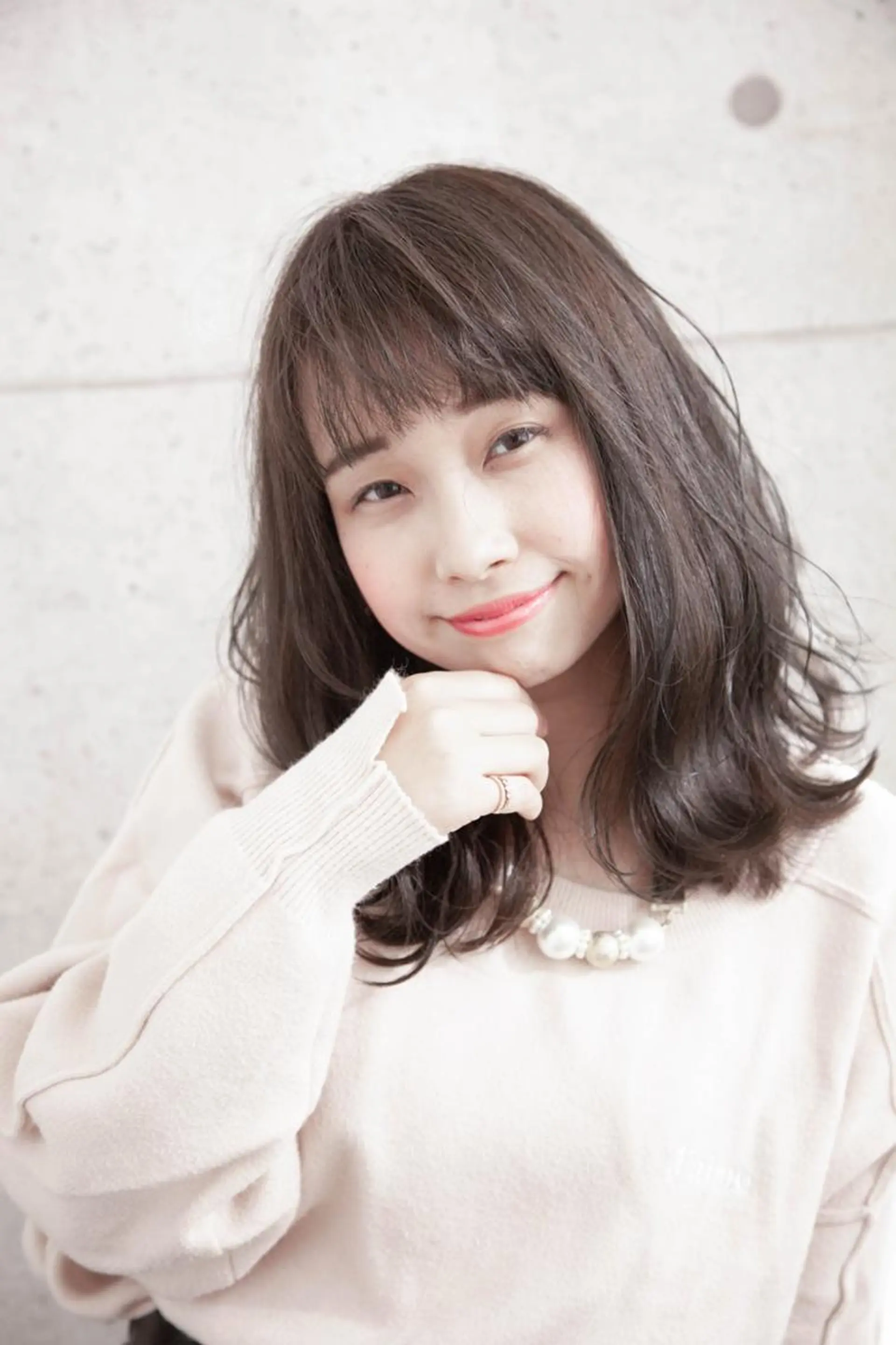 ミディアム HITOMI .のヘアスタイル