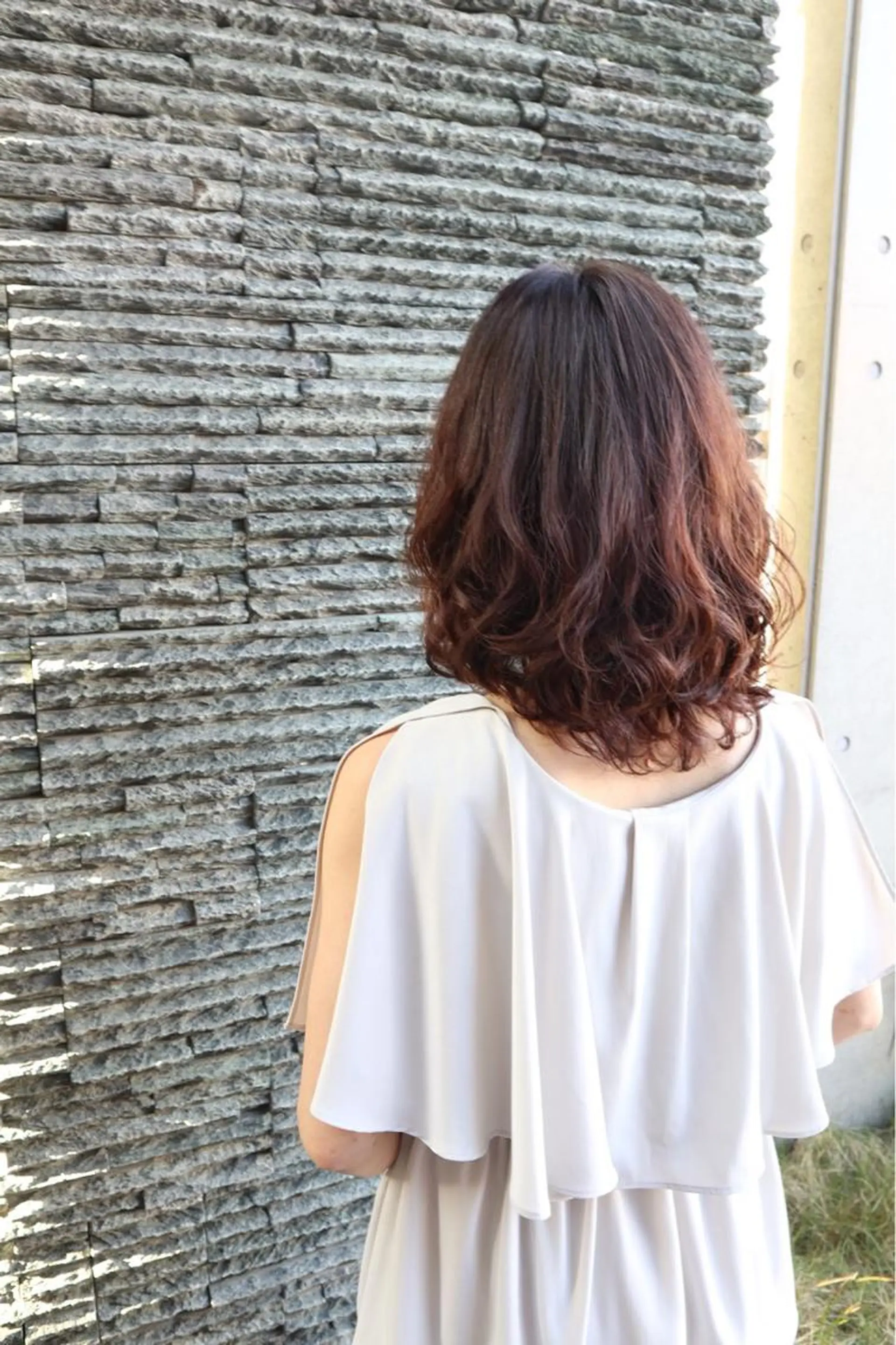 ミディアム カラー パーマ 岩間 祐佳のヘアスタイル