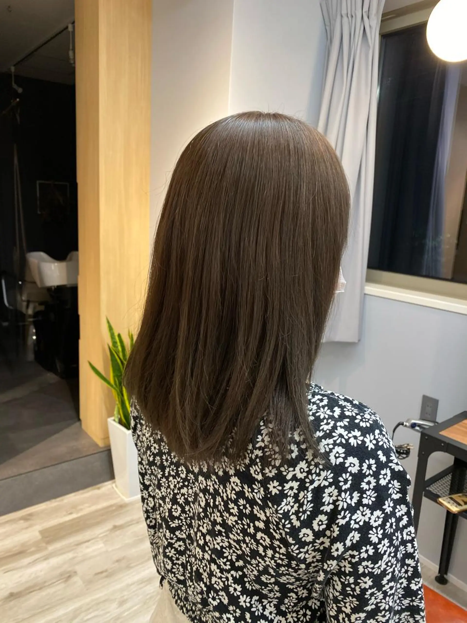ミディアム カラー グレージュ 透明感カラー✨ 酸性ストレート特化のヘアスタイル