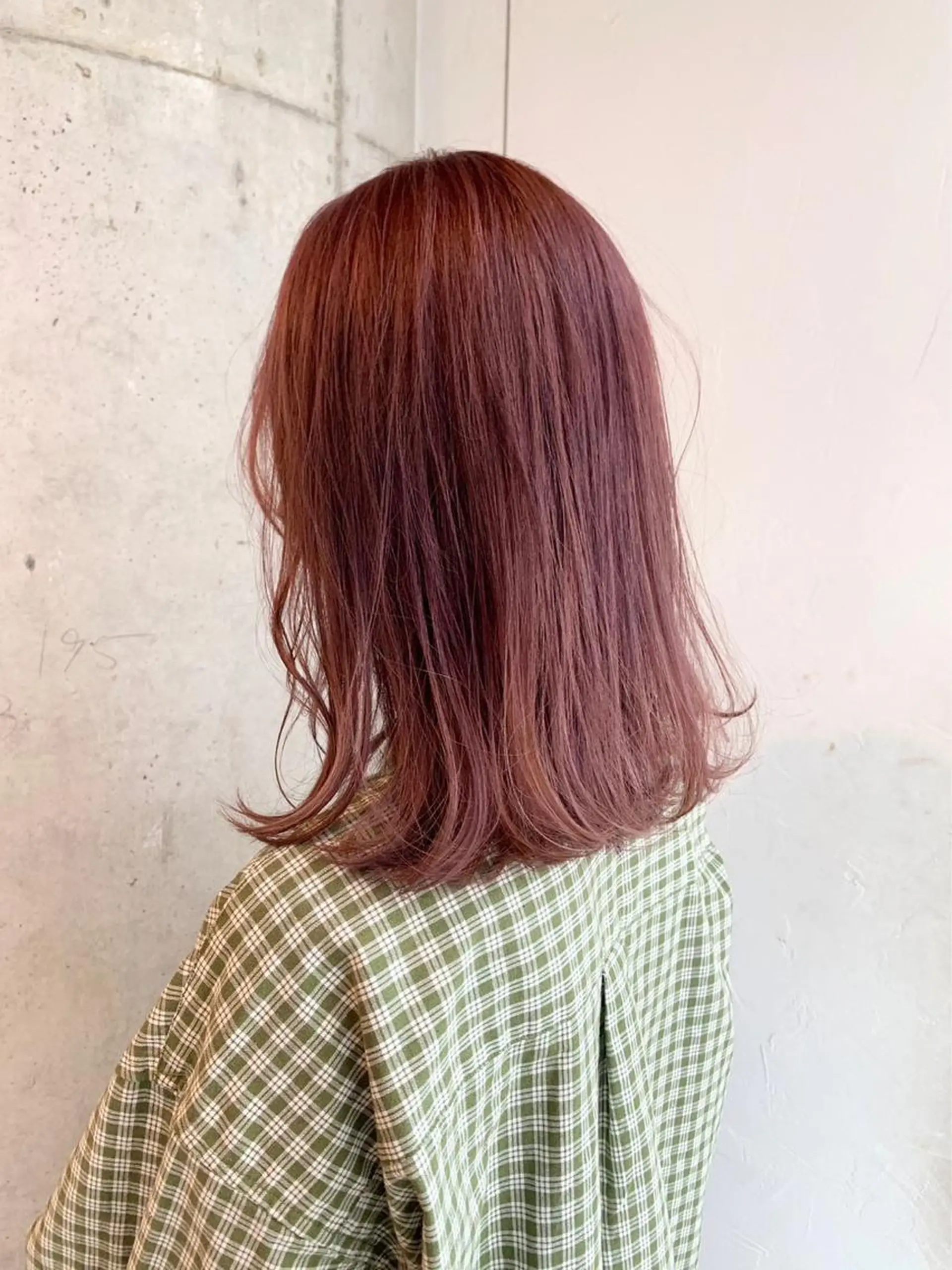 セミロング シャドウパーマ/ツイ スト/近藤百華🎀のヘアスタイル