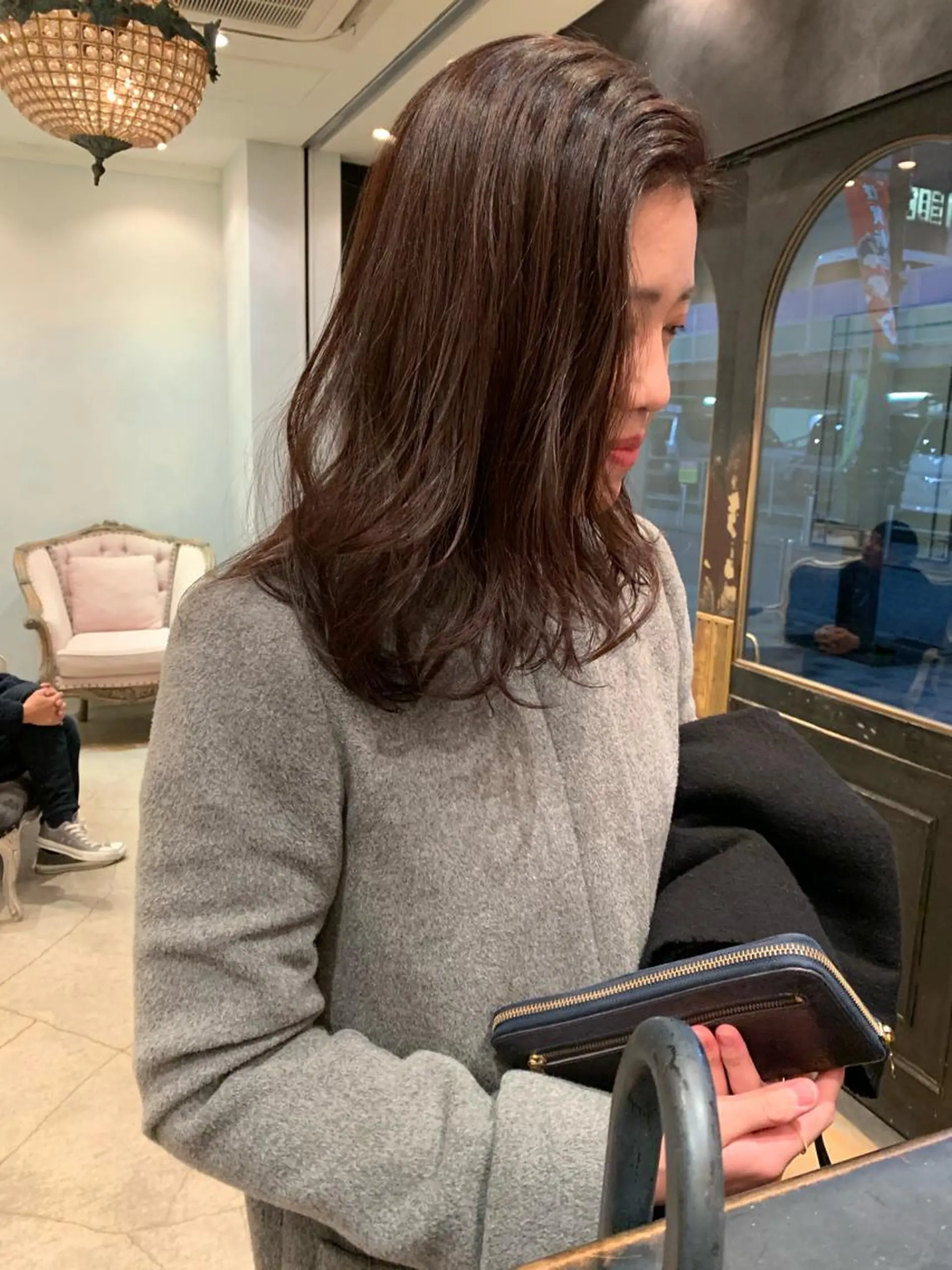ロング カット ヘアカラー SAKINO. ベージュカラーのヘアスタイル
