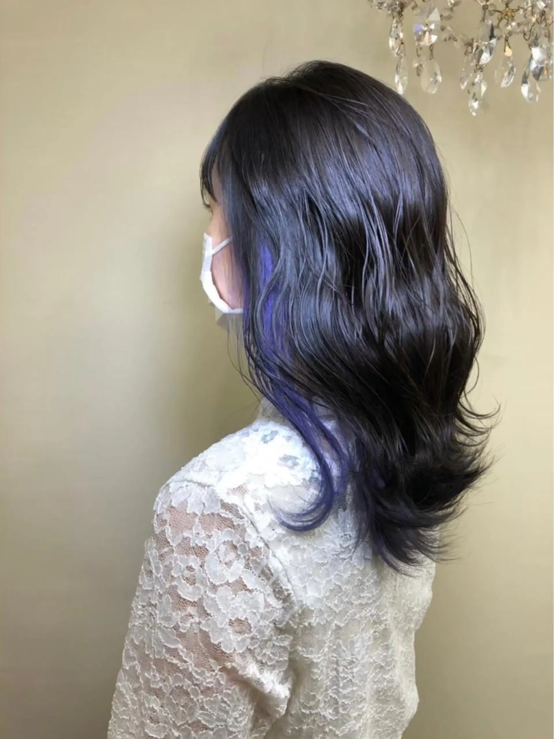 セミロング カラー ブリーチ ブルーカラー ブルーバイオレット イヤリングカラー インナーカラー ボーイッシュ美容師 刈り上げ/ショートのヘアスタイル