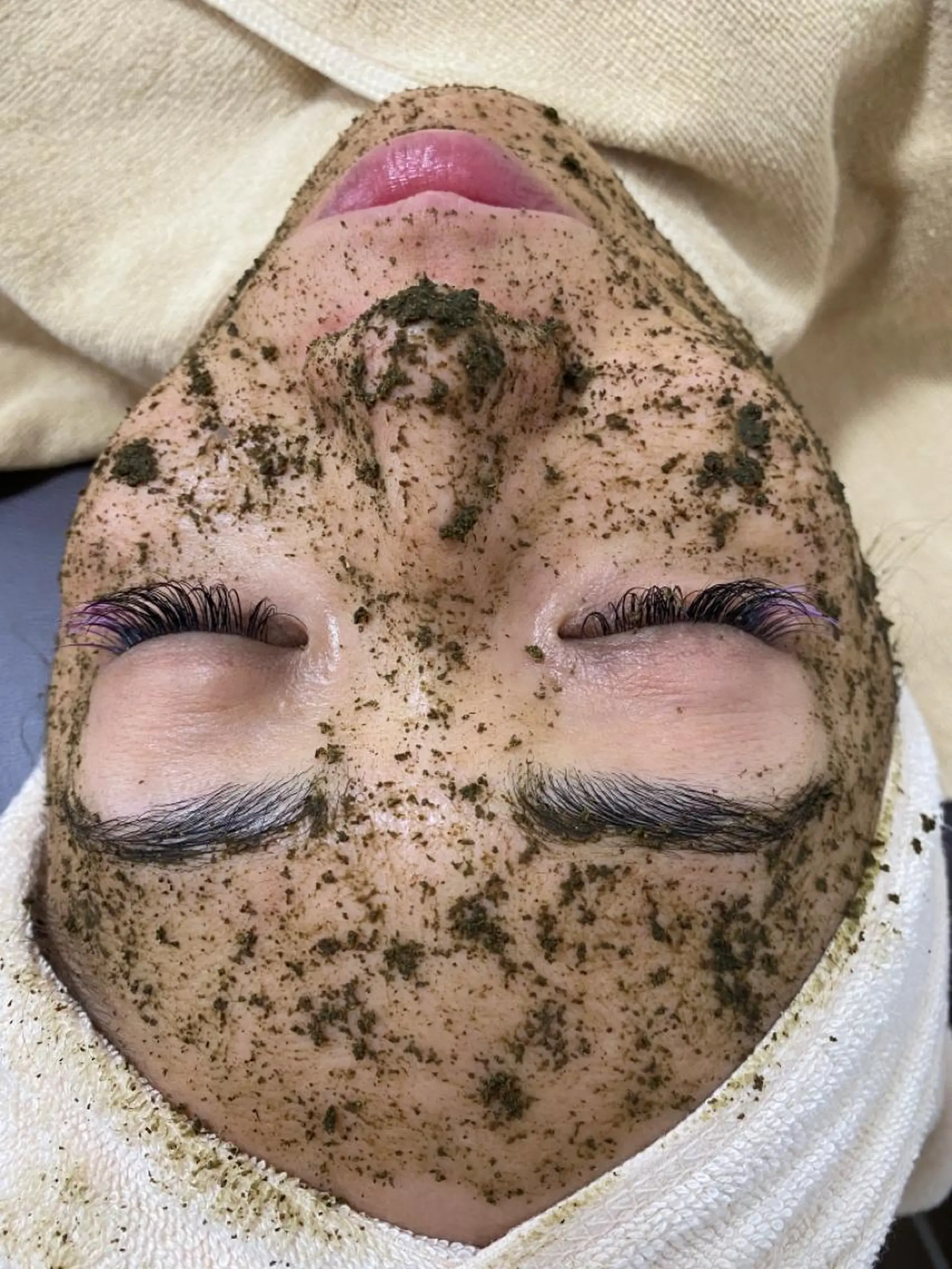 小顔・毛穴/ニキビ/ ハーブピーリング専門のエステ・リラクイメージ