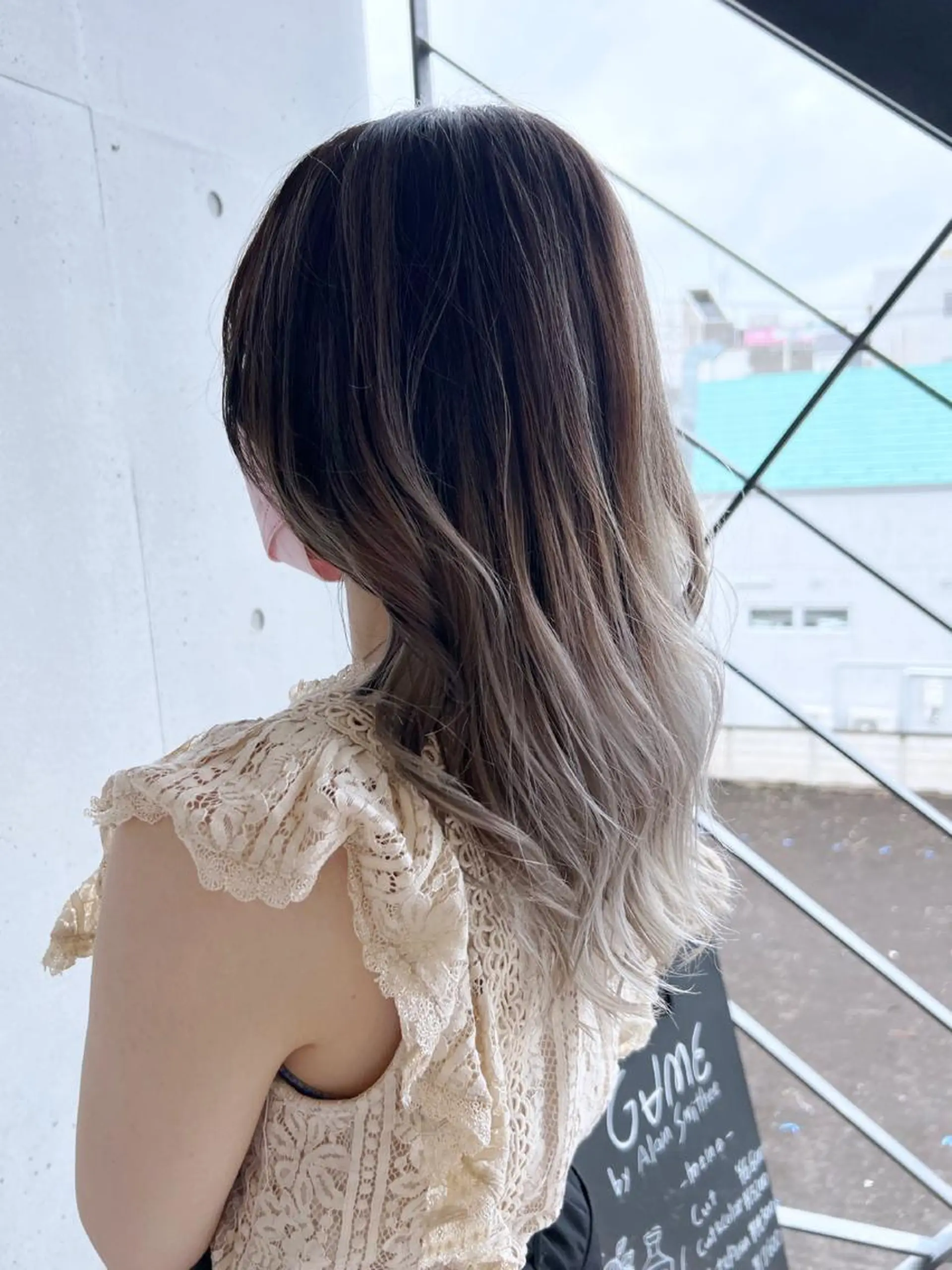セミロング カラー バレイヤージュ ベージュカラー ブリーチ ケアブリーチ レイヤーカット ☕️ベージュカラー 内藤光哉☕️のヘアスタイル