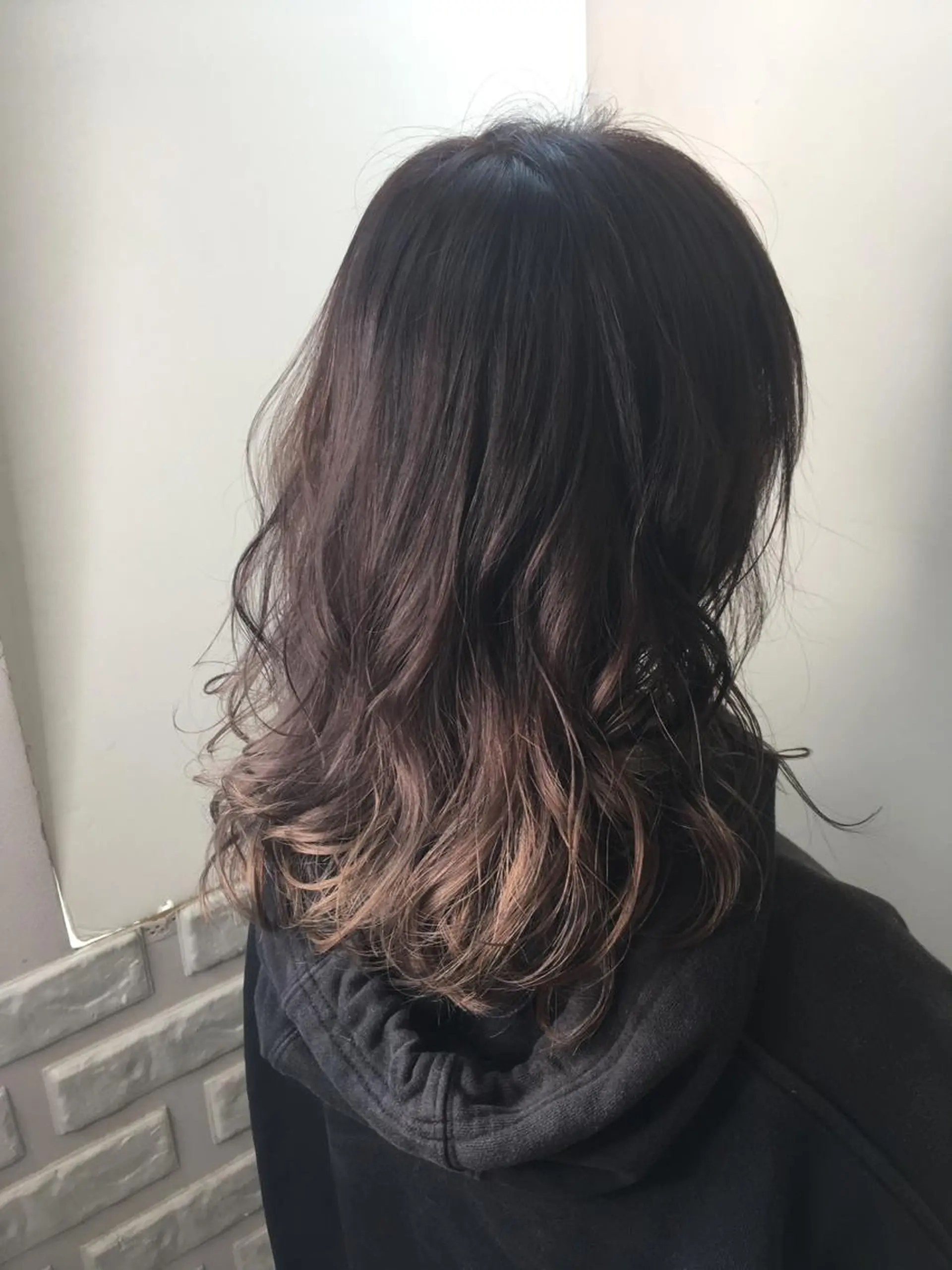 ミディアム カラー ブリーチ ダブルカラー グラデーションカラー グレージュ ヘアカラー トリートメント 農添 杏のヘアスタイル