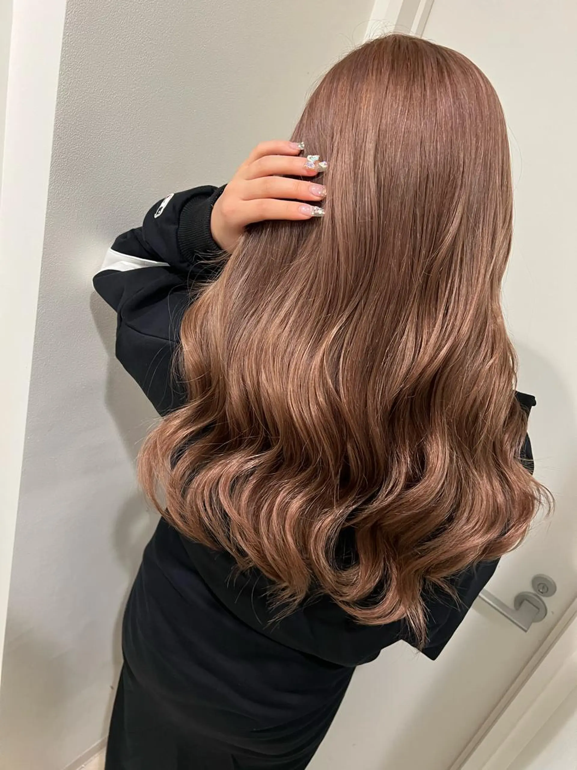 セミロング カラー ヘアアレンジ 🔥ハイトーンカラー ギャルNAOKI🔥のヘアスタイル