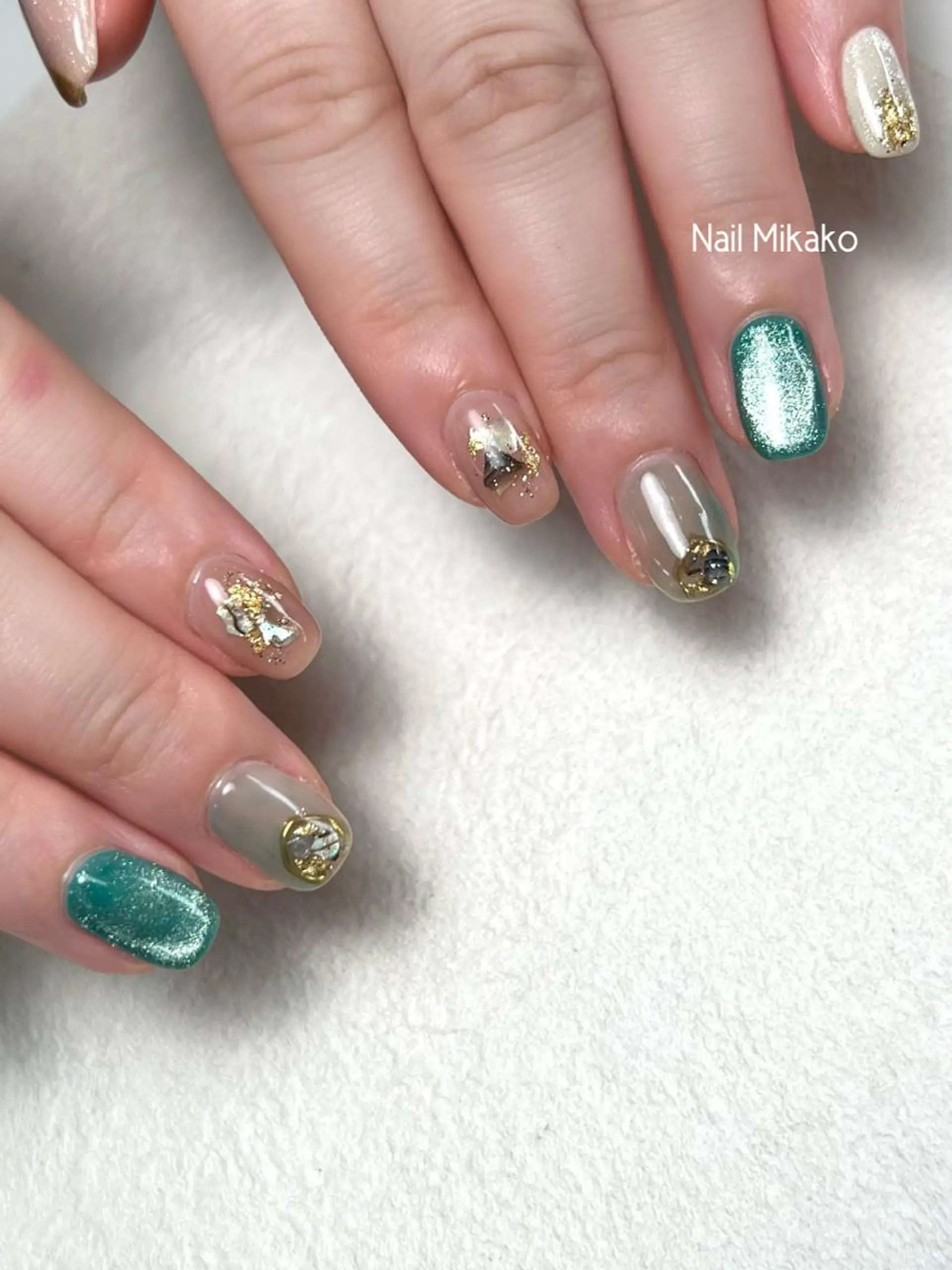 ネイル グリーン マグネットネイル ミラーネイル ニュアンスネイル Nail Mikakoのネイルデザイン
