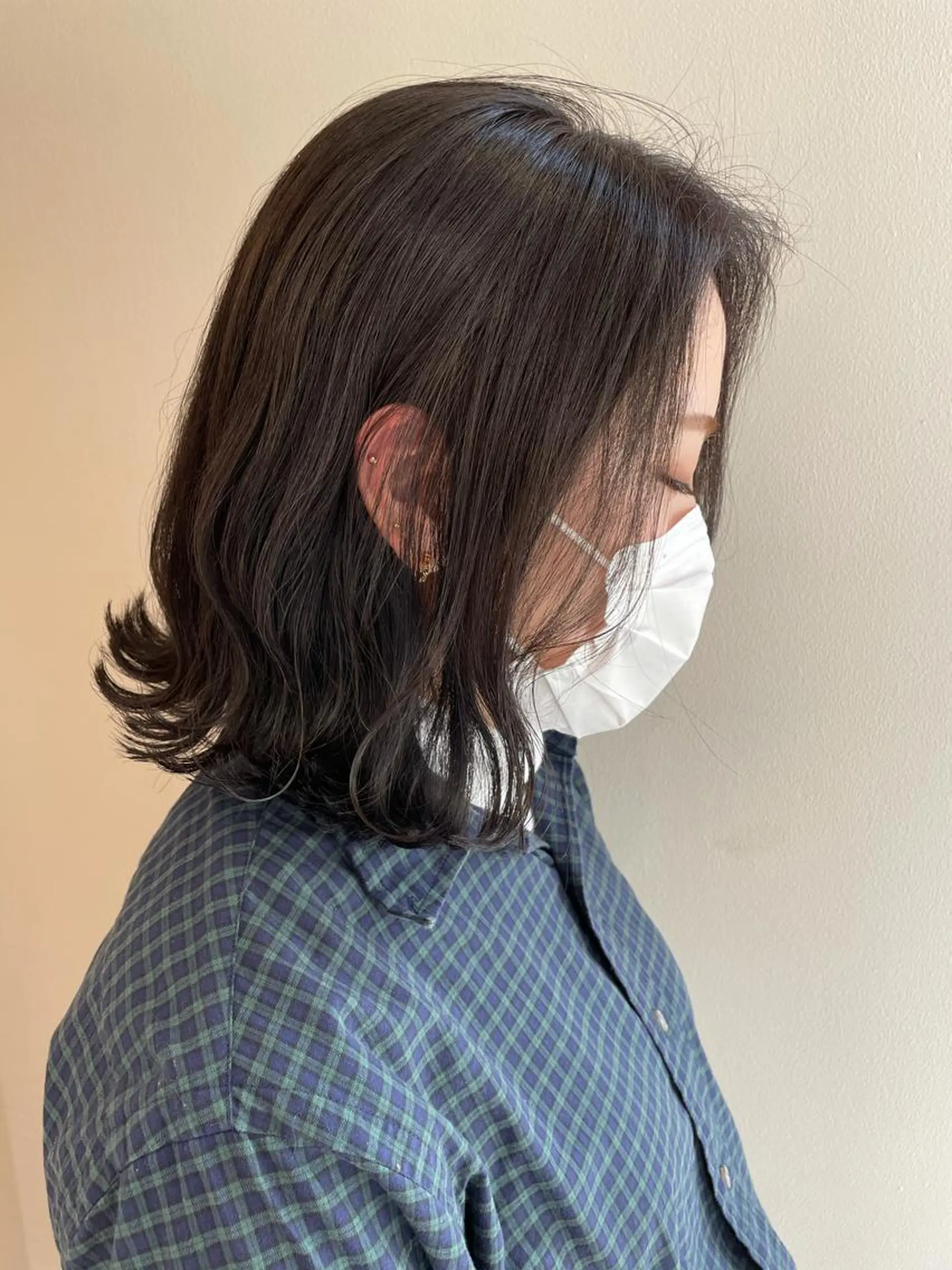 ミディアム カラー ヘアカラー トリートメント 顔まわりカット✄ ベージュカラー🧸のヘアスタイル