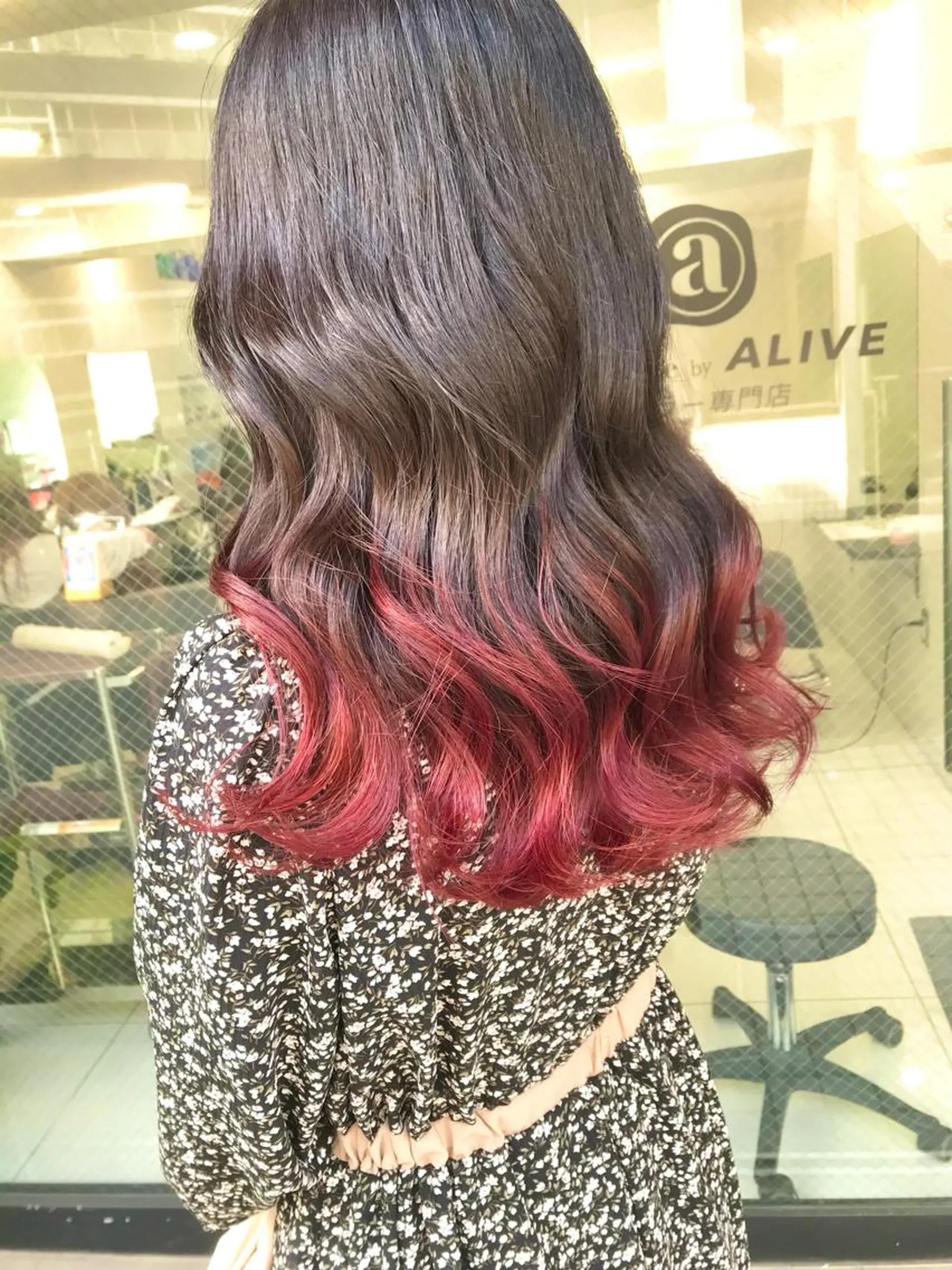 セミロング カラー ヘアカラー 横山 奈央のヘアスタイル