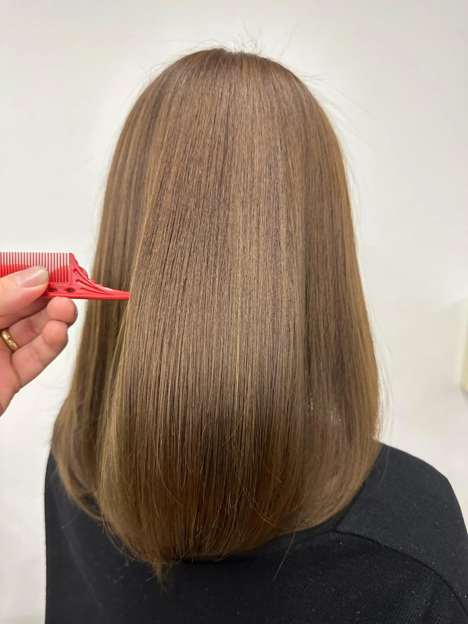 ミディアム エクステ ハイライト 髪質改善 韓国風ヘア レイヤーカット カット ヘアカラー トリートメント 朝がラクになるパーマ トウバルタイキのヘアスタイル