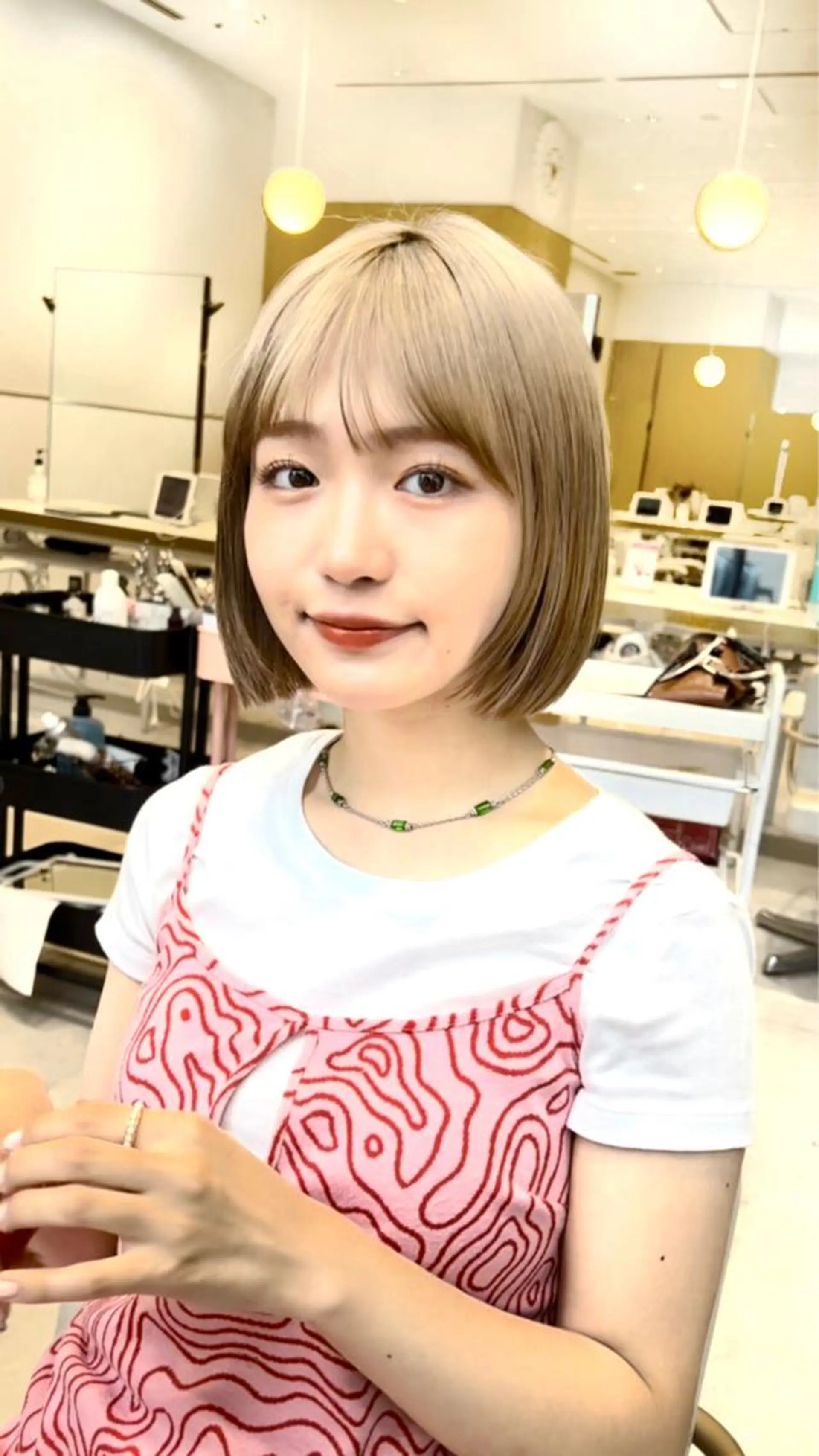 ミディアム カラー ベージュカラー 透明感カラー グレージュ ボブ カット ヘアカラー トリートメント レイヤー専門家 ダブルカラー修のヘアスタイル