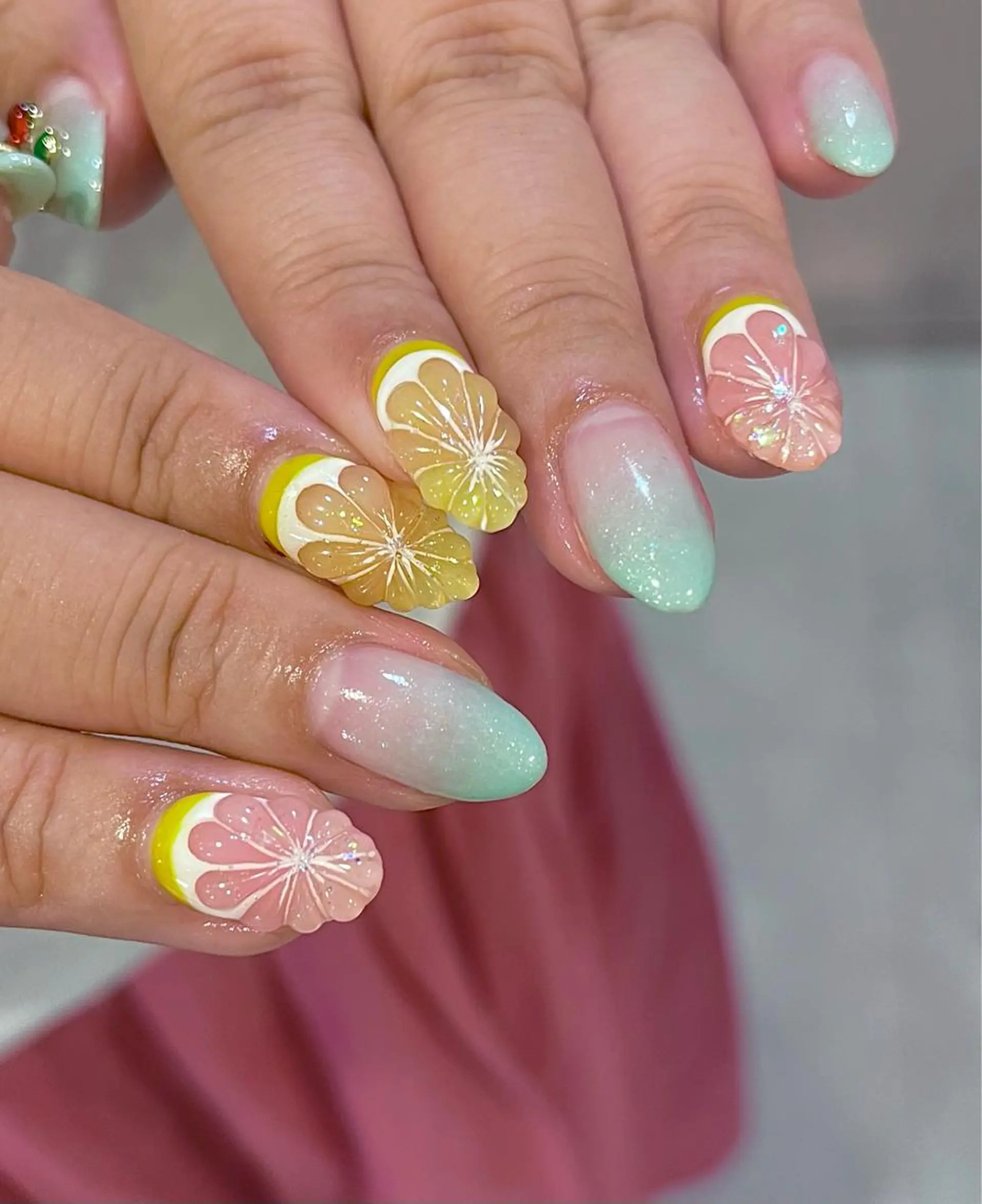 ネイル グラデーション キラキラネイル 春ネイル 夏ネイル para ☀︎ sol by BECK所属・Para Sol nail　Maoのネイルデザイン