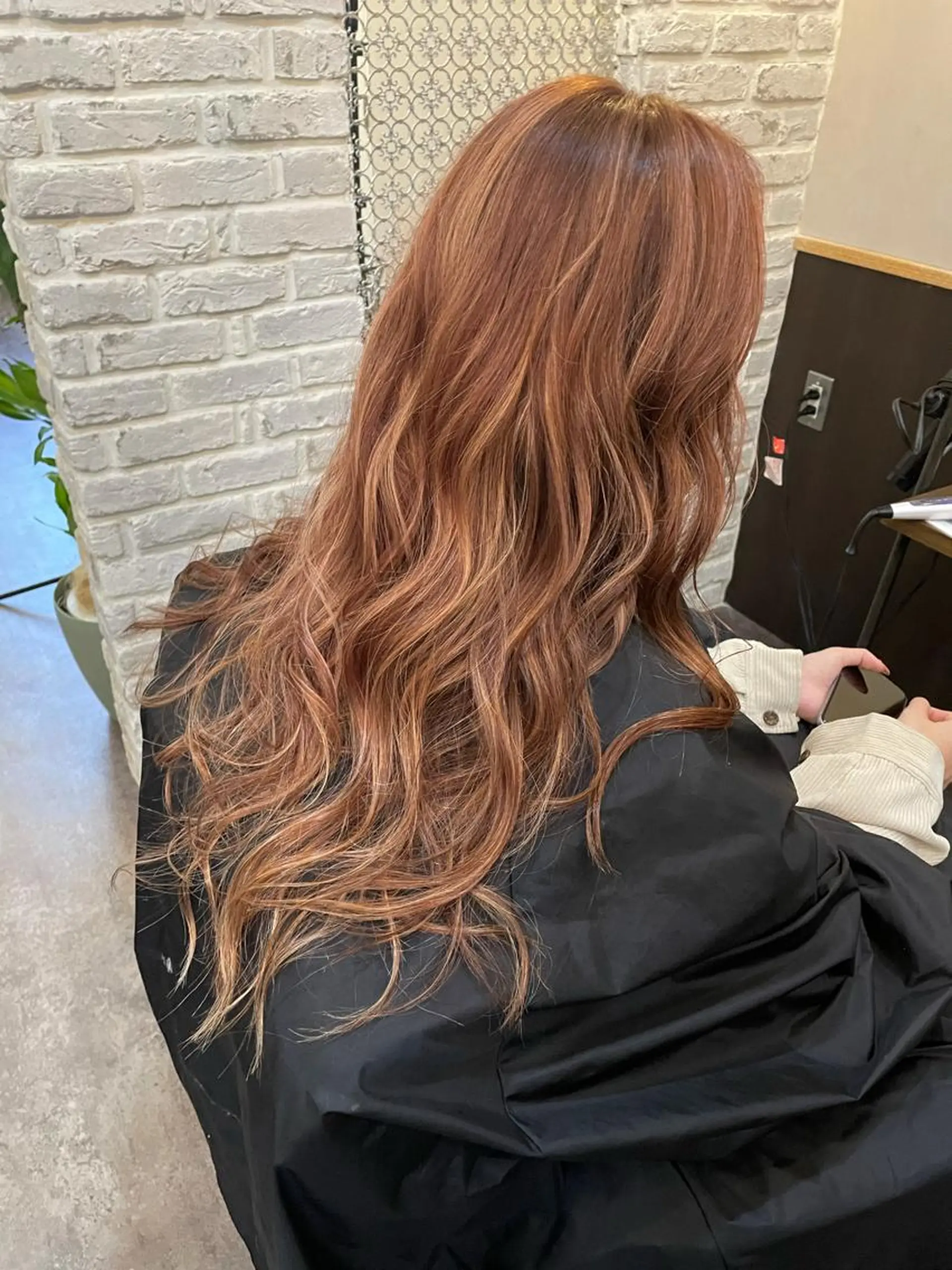 ロング カラー ベージュカラー ハイライトカラー ピンクカラー ピンクベージュ ハイライト ヘアカラー トリートメント レイヤー/ウルフ ハイトーンhiroのヘアスタイル