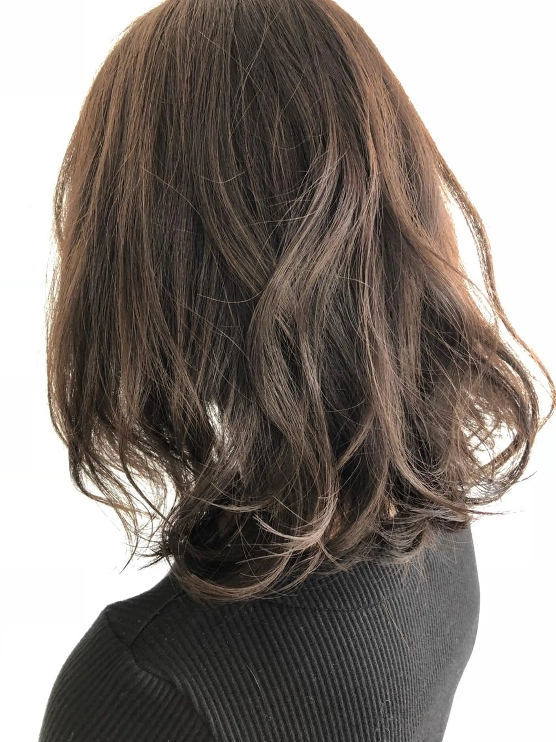 ミディアム カラー 松浦 圭希のヘアスタイル