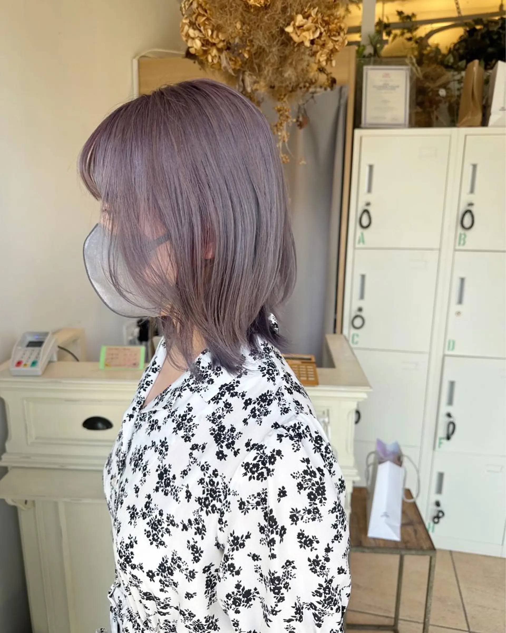 ミディアム カット ヘアカラー トリートメント ＨＩ ROのヘアスタイル