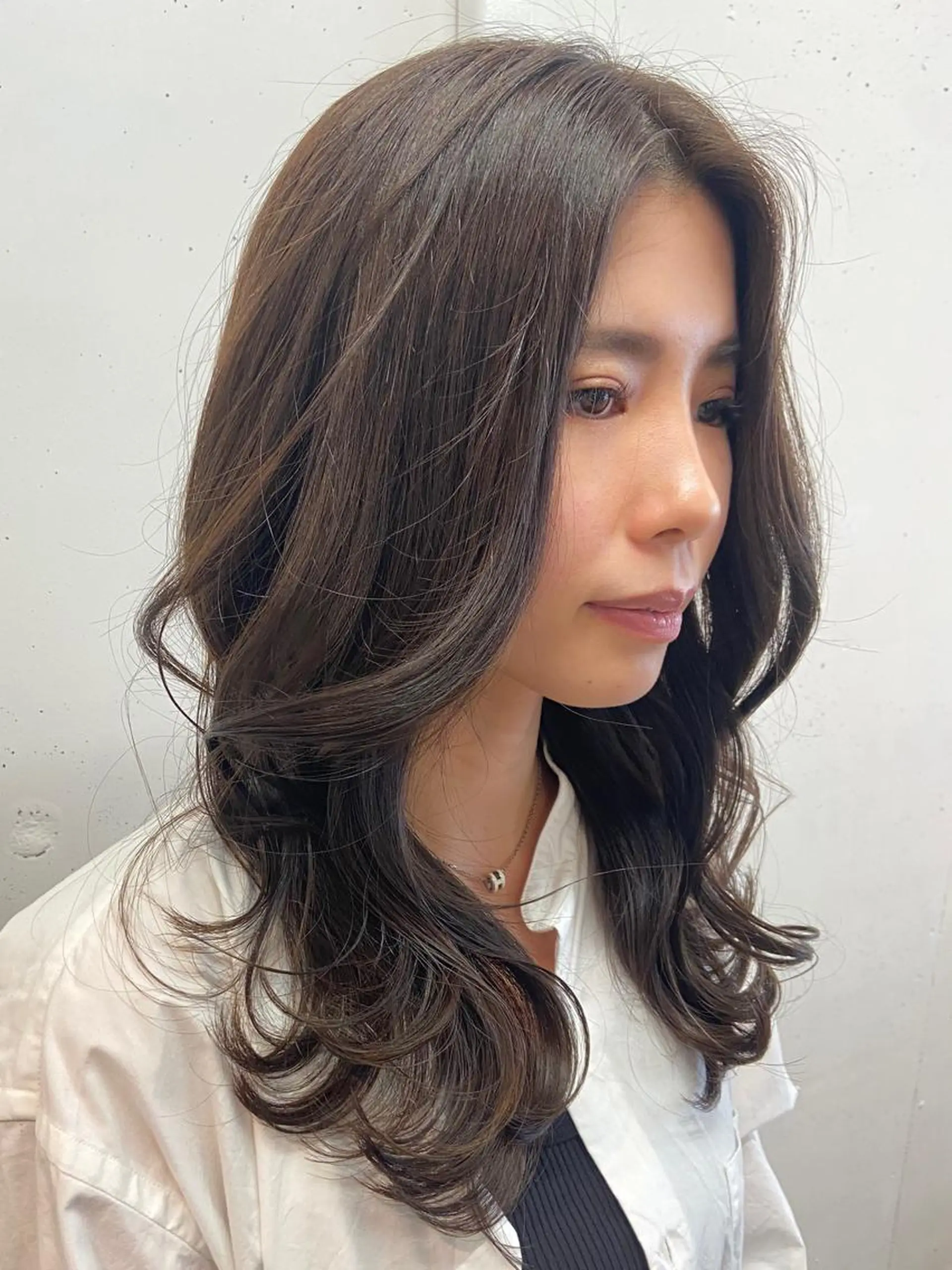 セミロング カラー ヘアアレンジ オリーブカラー 韓国風ヘア カット ヘアカラー トリートメント ウルフカット レイヤーカット上柿のヘアスタイル