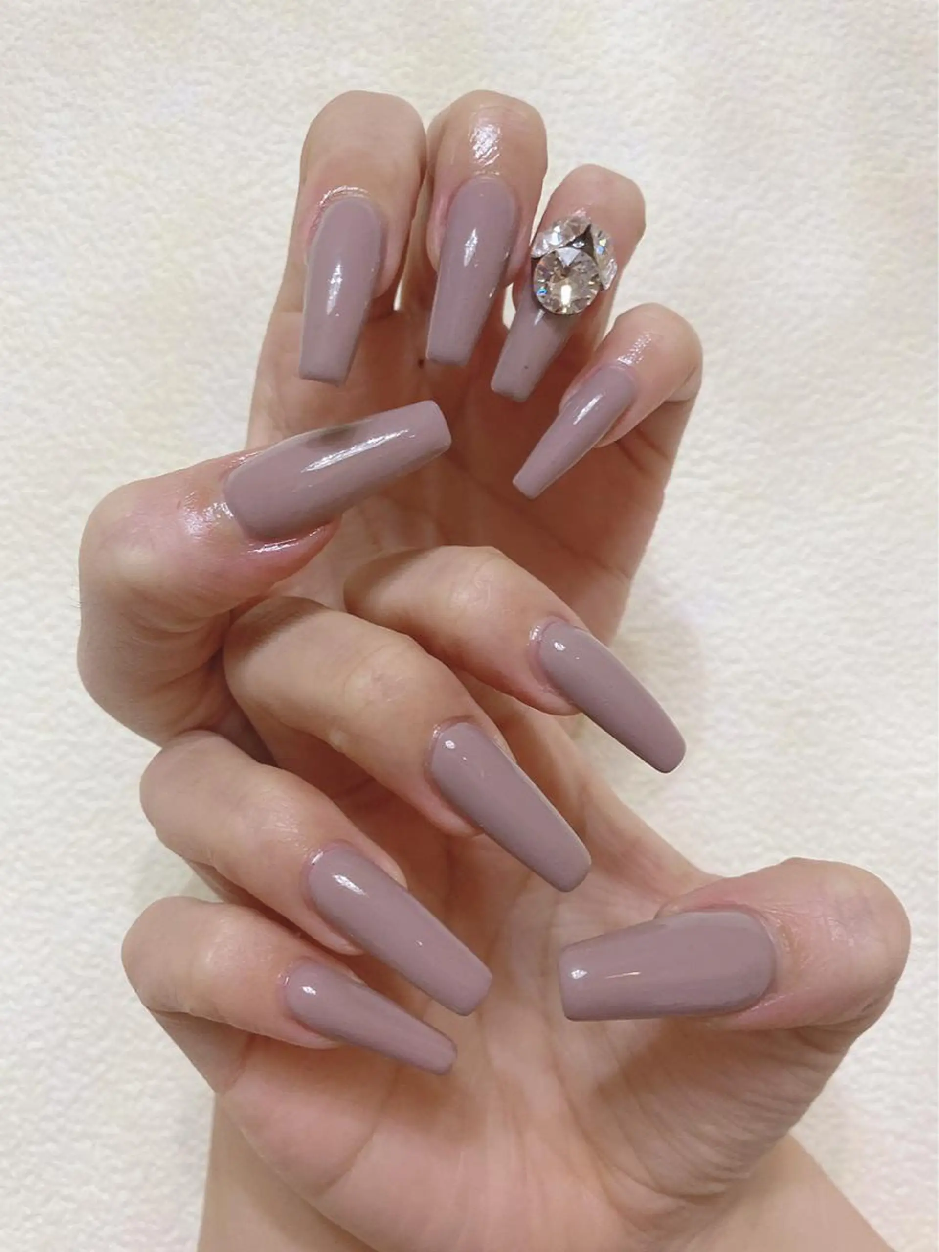 ロング ネイル ロング ロングネイル ワンカラーネイル シンプルネイル ハンドネイル salon Lilouのネイルデザイン