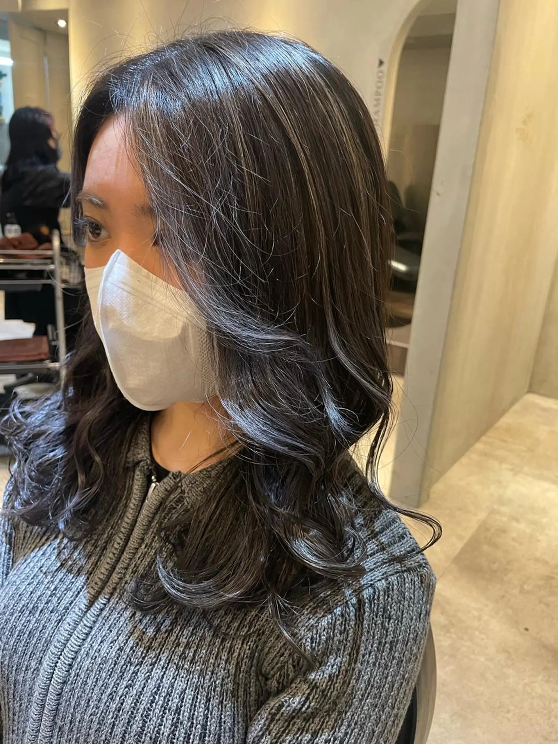 セミロング ハイライト 複雑履歴に対応ブリー チ無しダブルカラーのヘアスタイル