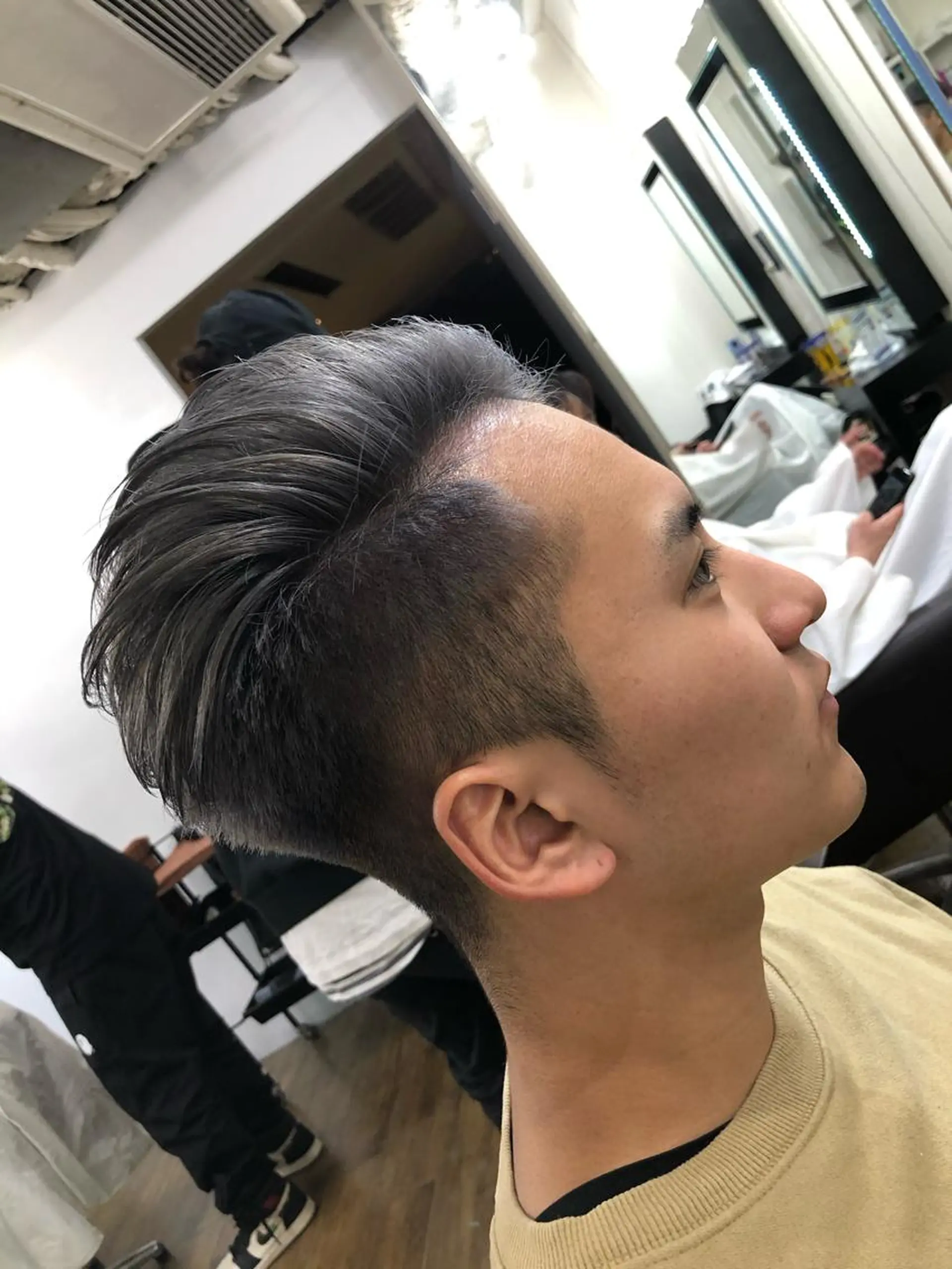 カラー メンズ メンズブリーチ ブリーチ シルバー 外国人風カラー 大阪メンズヘアのプロ 高橋 直希のヘアスタイル