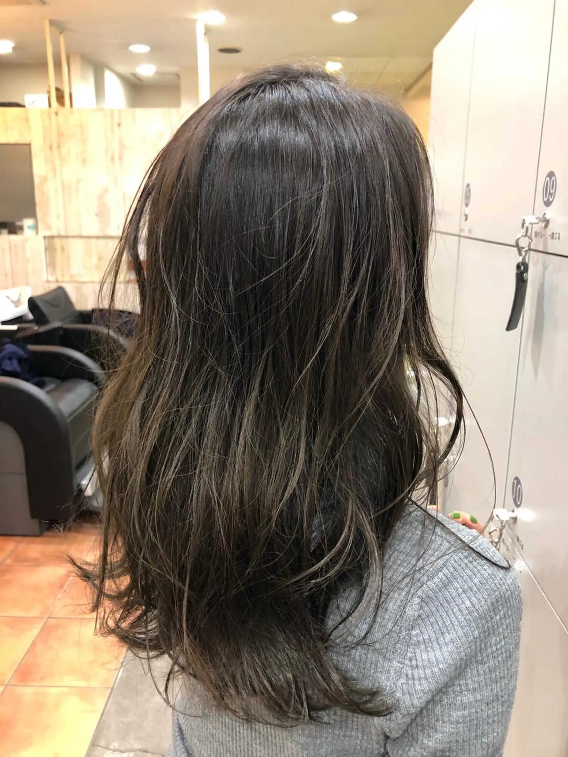 ミディアム カラー 小野 遥南のヘアスタイル