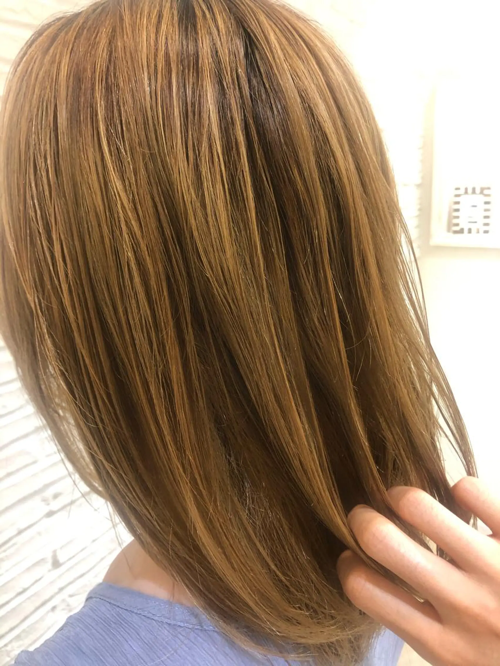 ミディアム izumi （いずみ）のヘアスタイル
