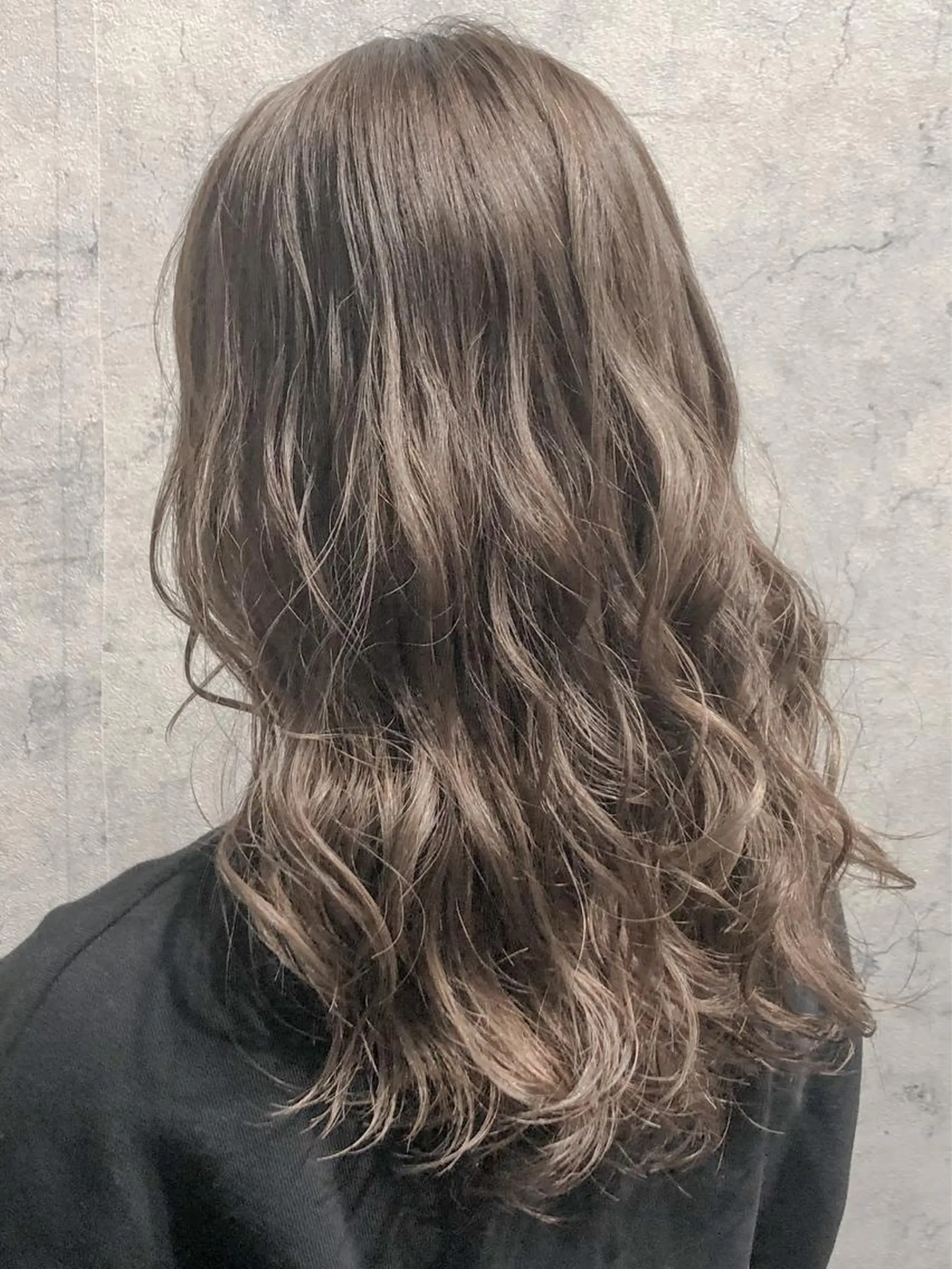 セミロング ヘアカラー 佐藤 結花のヘアスタイル