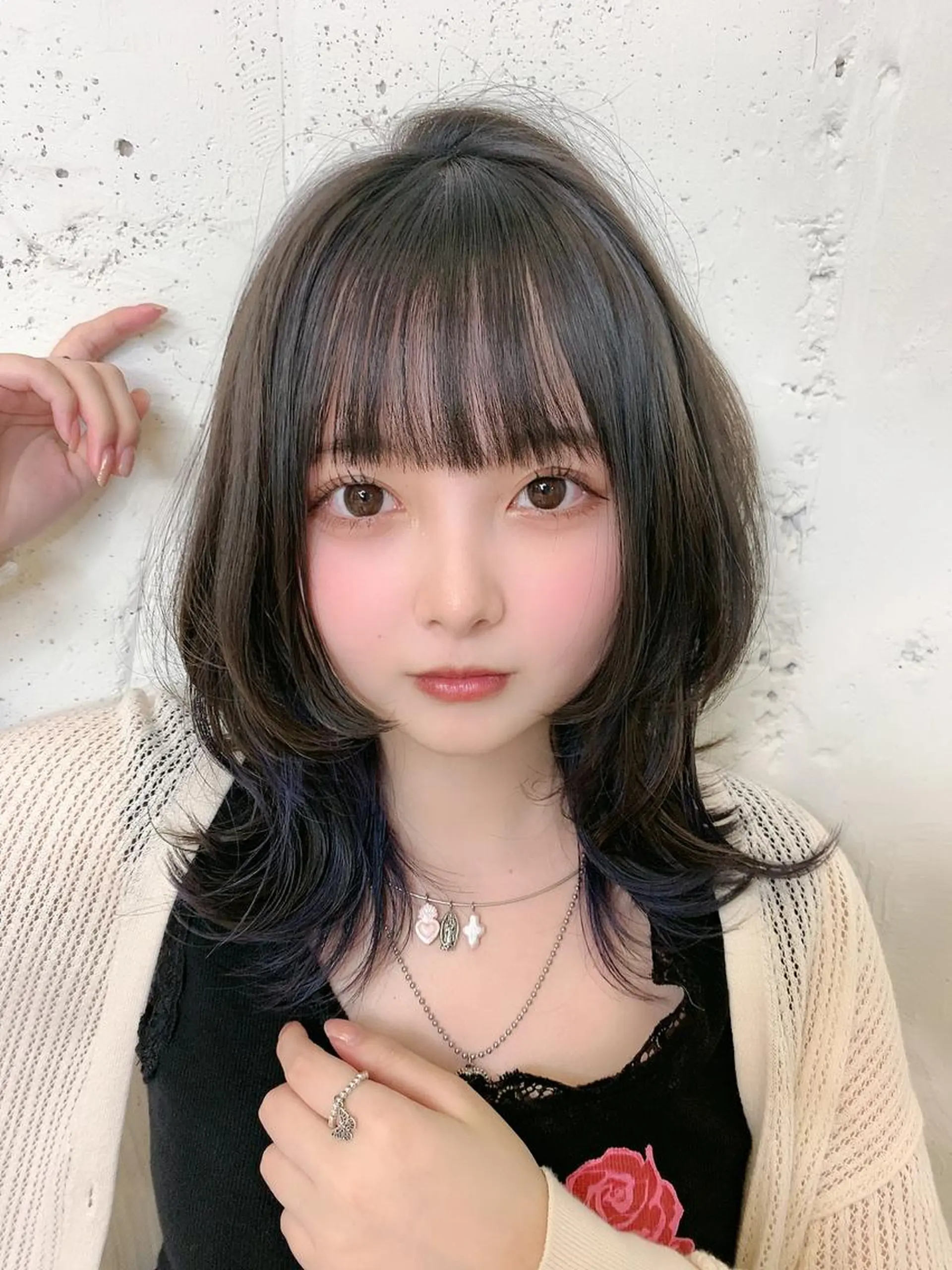 ミディアム カラー カット ヘアカラー トリートメント 透明感ハイトーン🦄 キラ🌈のヘアスタイル