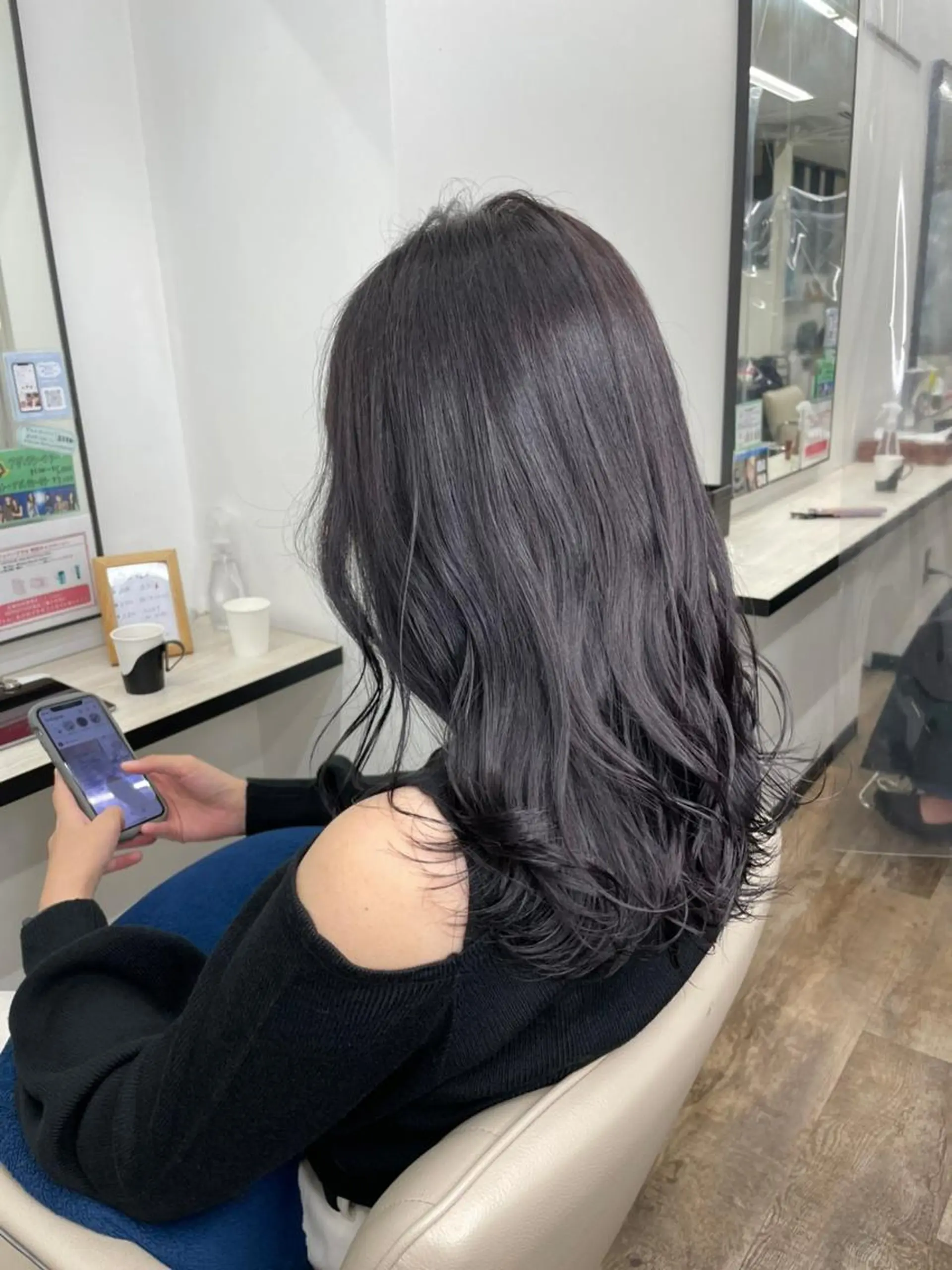 ロング カラー パーマ ヘアアレンジ キッズ ロングレイヤー アッシュ アッシュブラック ベージュカラー 黒髪 N゜jillva ナンバージルバのヘアスタイル