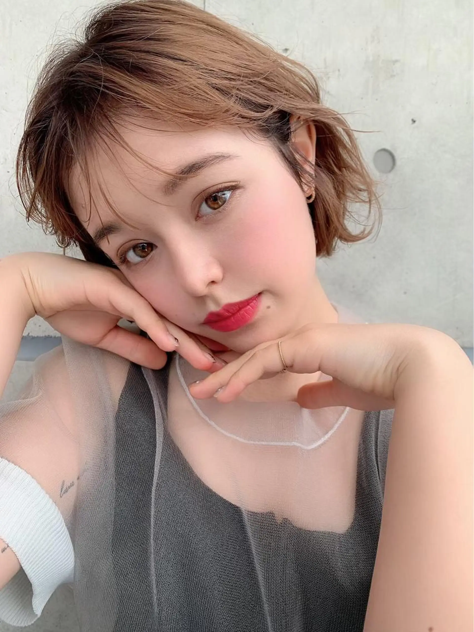 ショート カラー レイヤーカット 透明感カラーのヘアスタイル