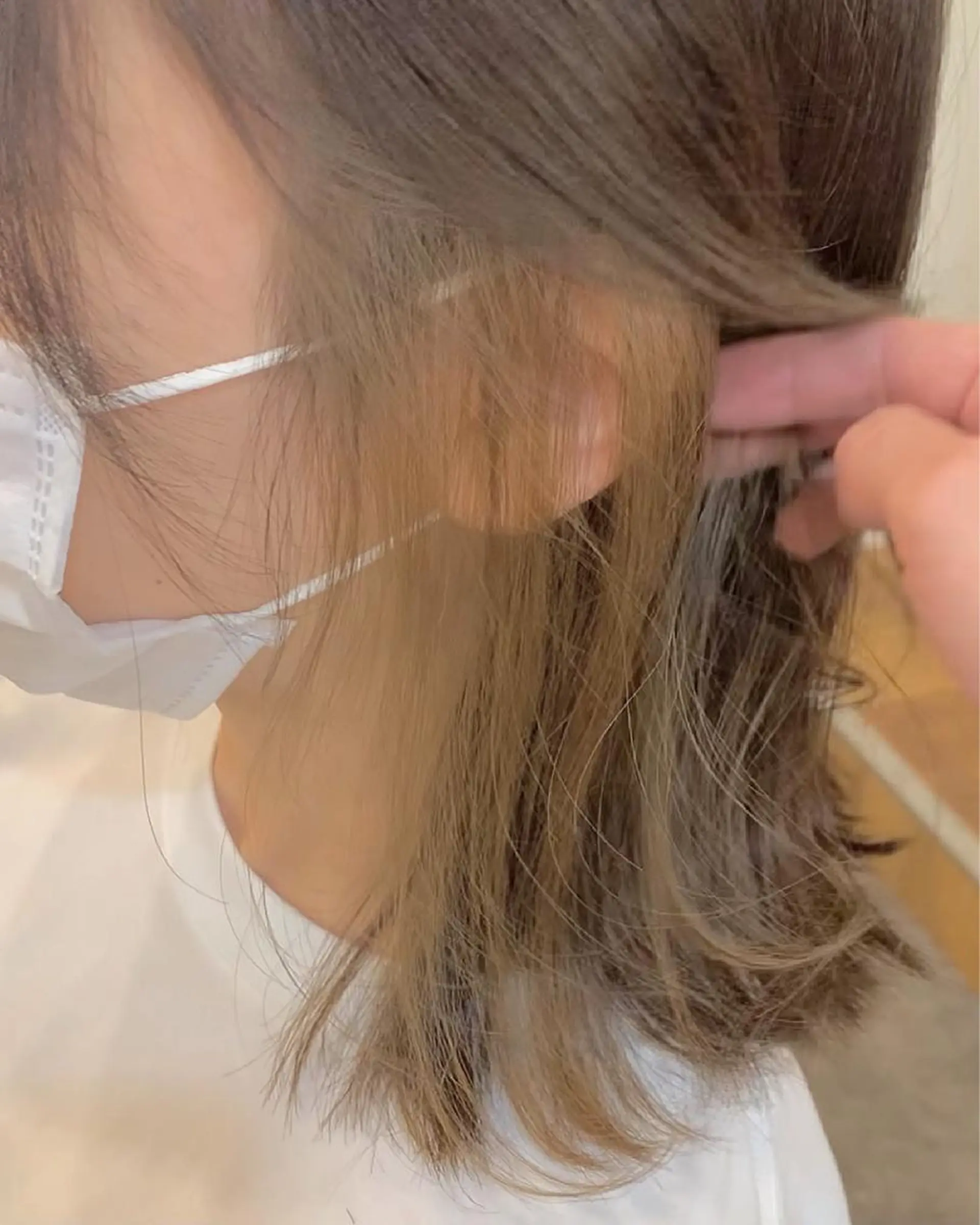 ミディアム カラー ベージュカラー イヤリングカラー カット ヘアカラー LoRE hair 四条河原町　西尾友里のヘアスタイル