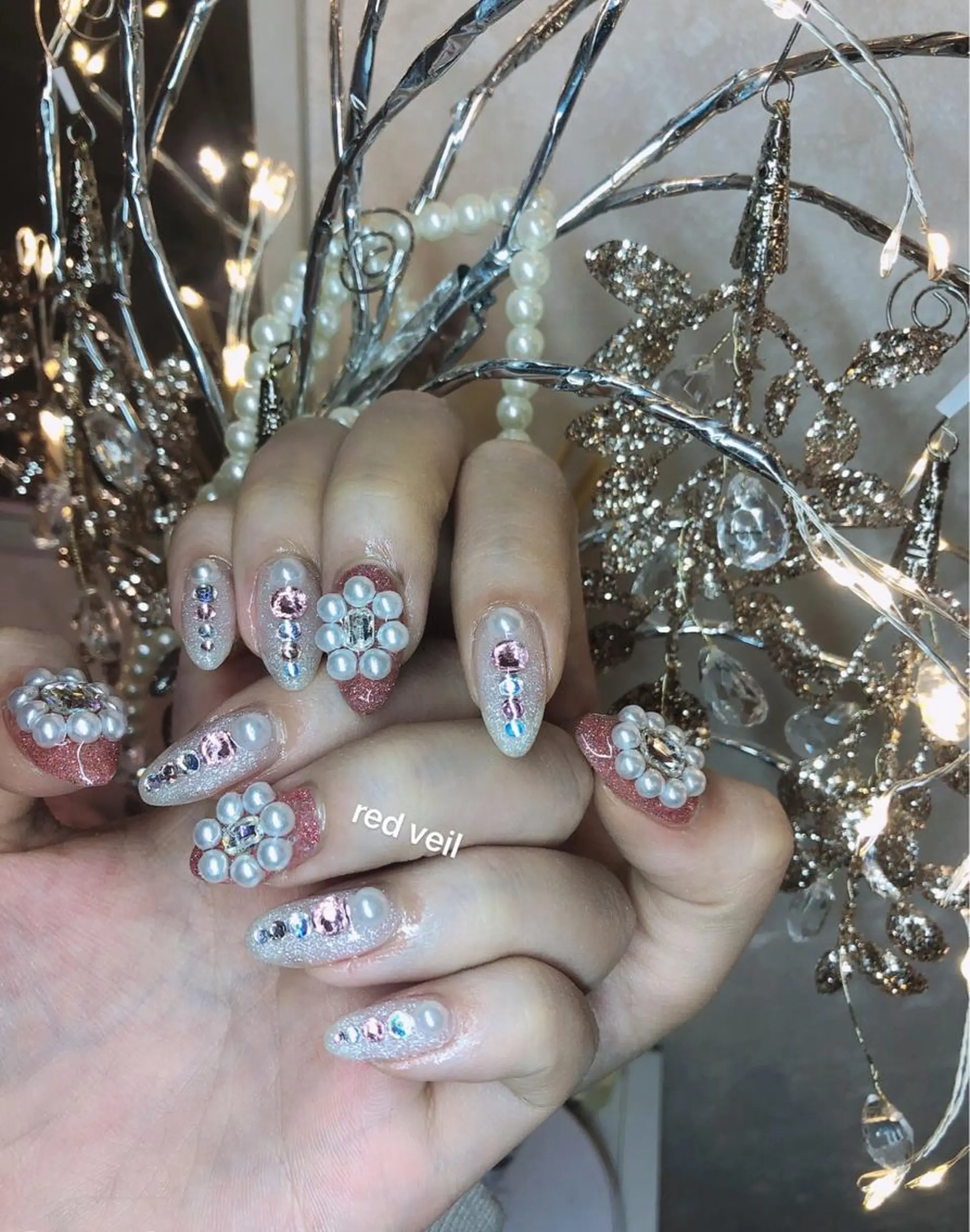 ミディアム ネイル フラッシュネイル ラメ(グリッター) ハンドネイル 長さ出し専門 nynaのネイルデザイン