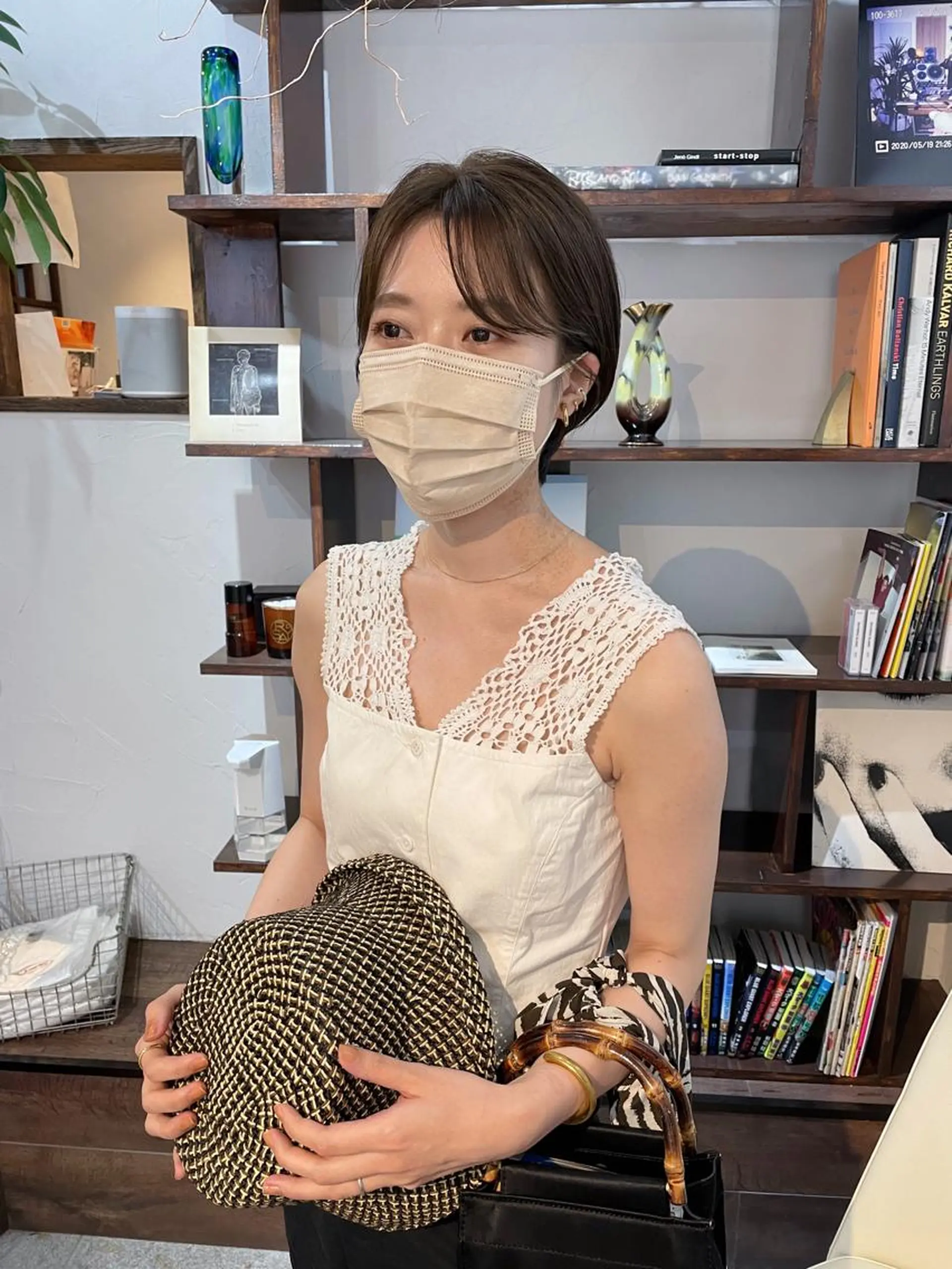 ショート カラー 高橋 愛美のヘアスタイル