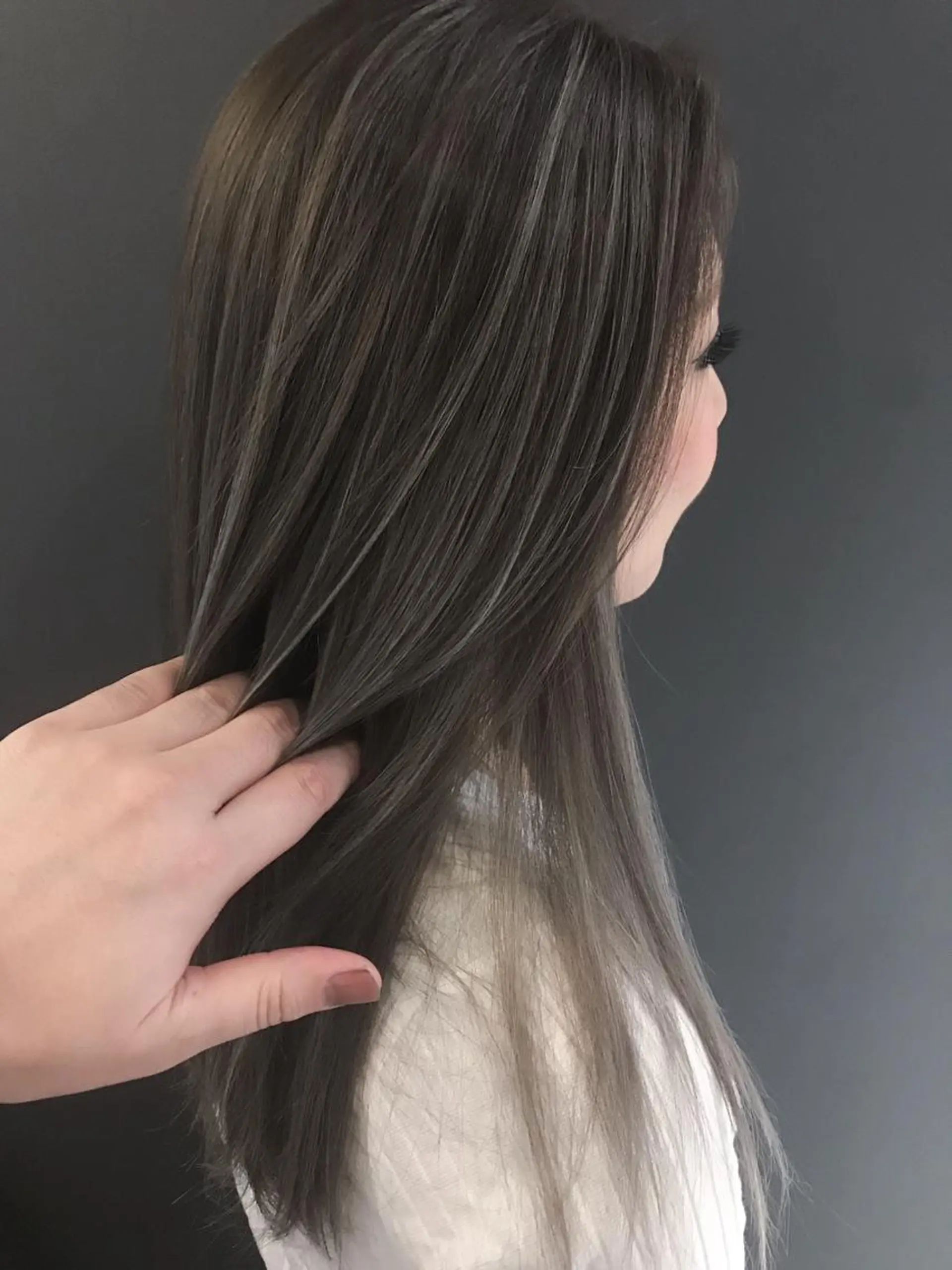 セミロング カラー アッシュ 透明感カラー ハイライトカラー ハイライト ヘアカラー BOX mico.のヘアスタイル