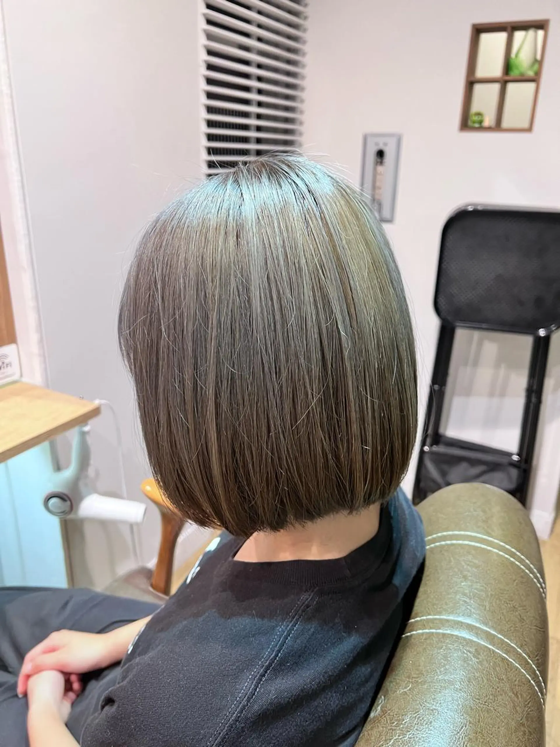 ミディアム カラー ブリーチ ツキダテ ユイのヘアスタイル