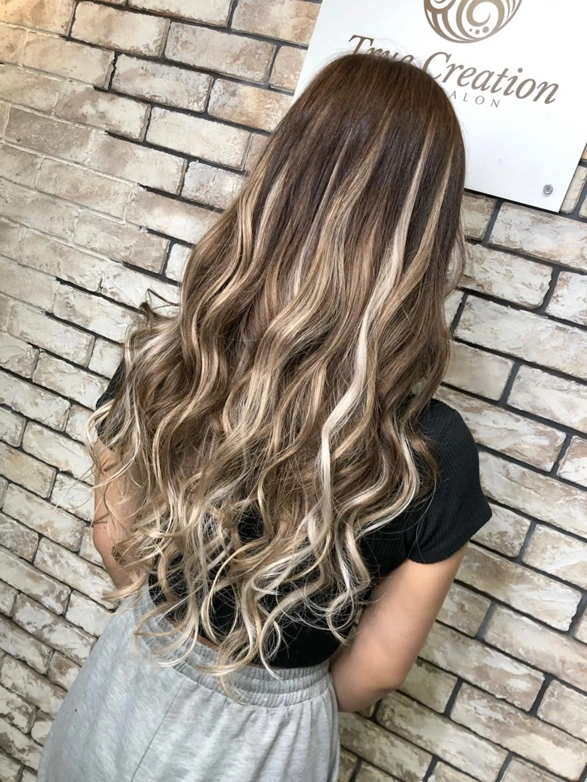 ロング カラー ヘアカラー エクステ ハイトーン/韓国風 🤍Nacchi🐈のマツエク・マツパデザイン