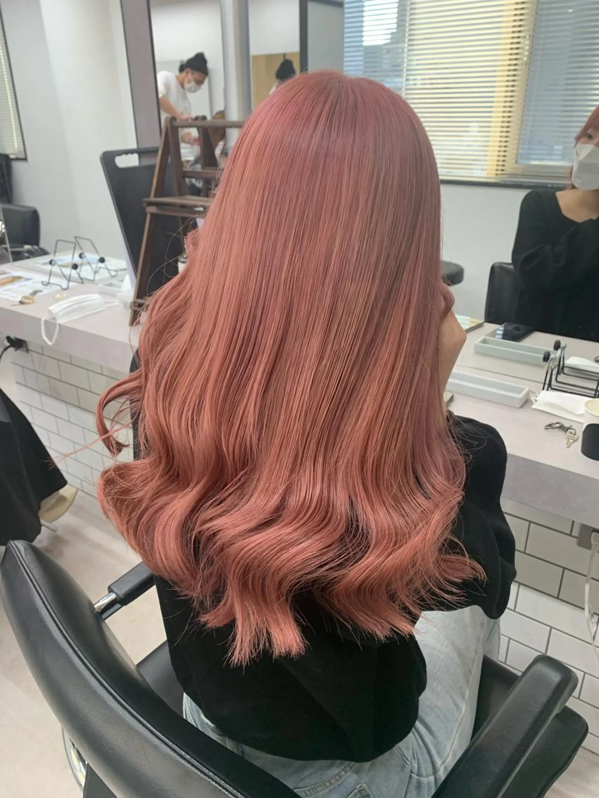 ロング カラー ブリーチ 🌸MAYU🌸 ハイトーン➕レイヤーのヘアスタイル