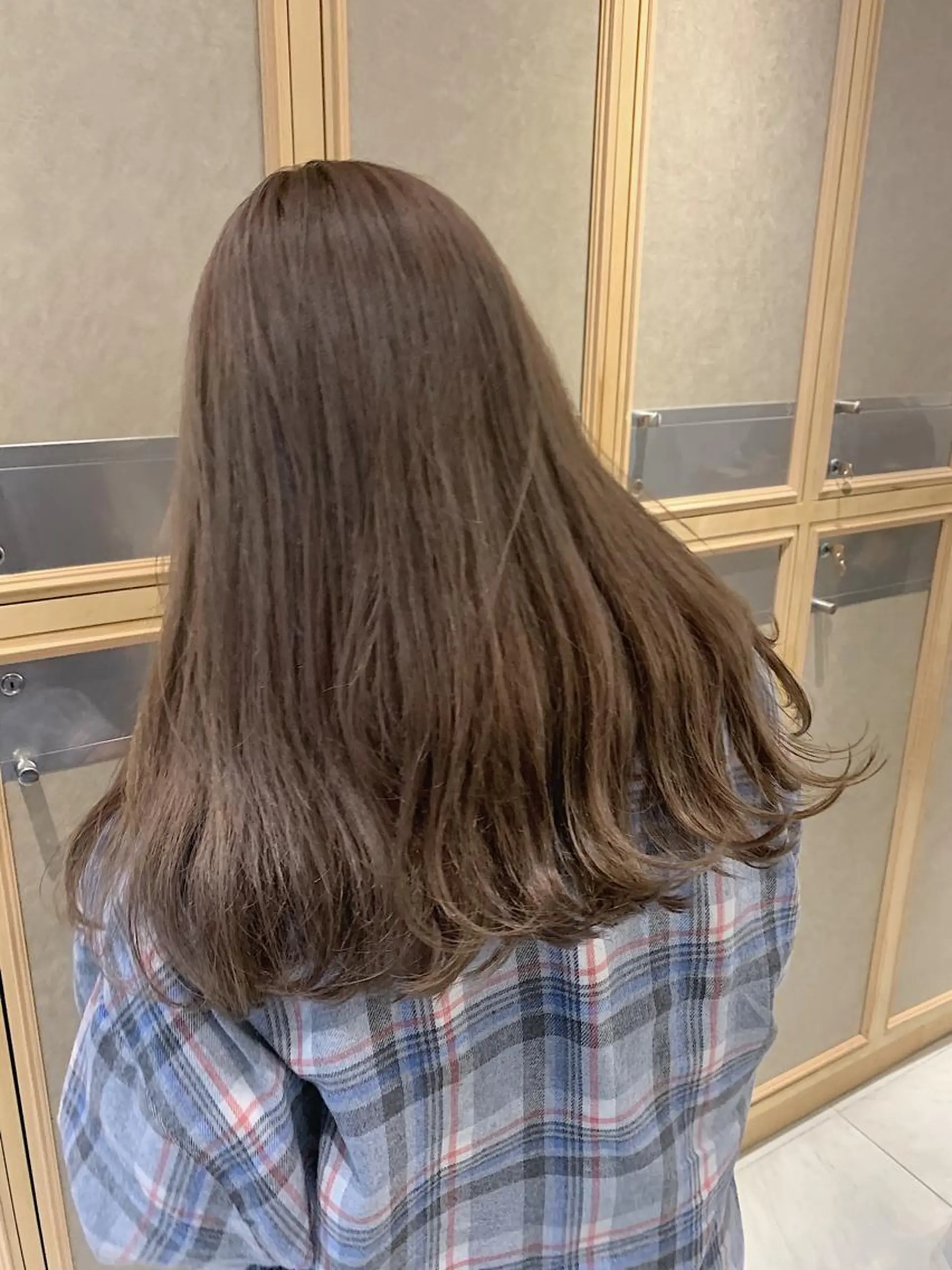 セミロング カラー ベージュカラー ブリーチ チバ タクミのヘアスタイル