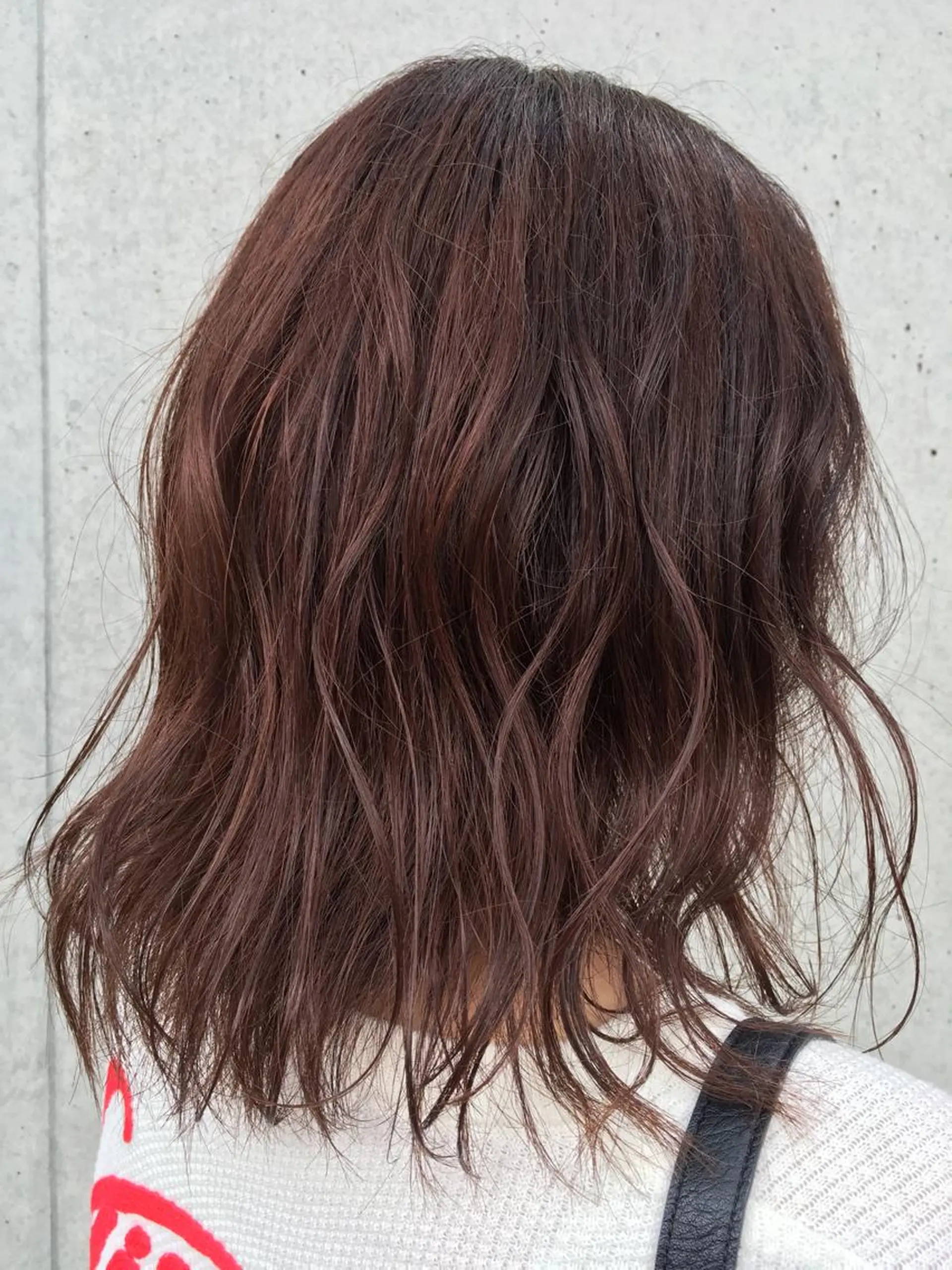 ミディアム カラー ブラウンカラー レッドカラー レッドブラウン くまがい みゆ【edge.】のヘアスタイル