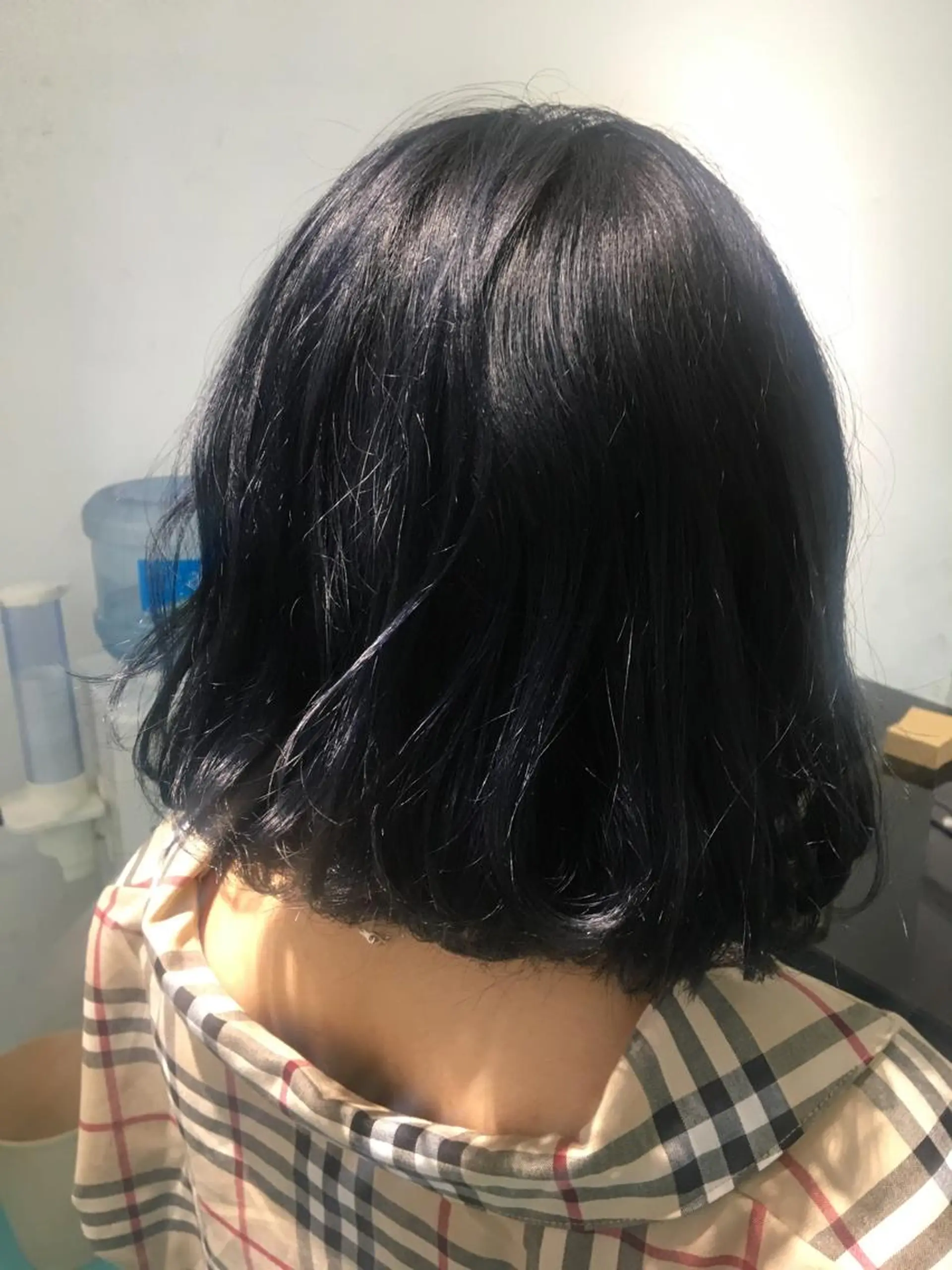 カラー 黒髪 ネイビーカラー nuu所属・💜ショート💜 ウルフ、ボブ二色亜美のヘアスタイル