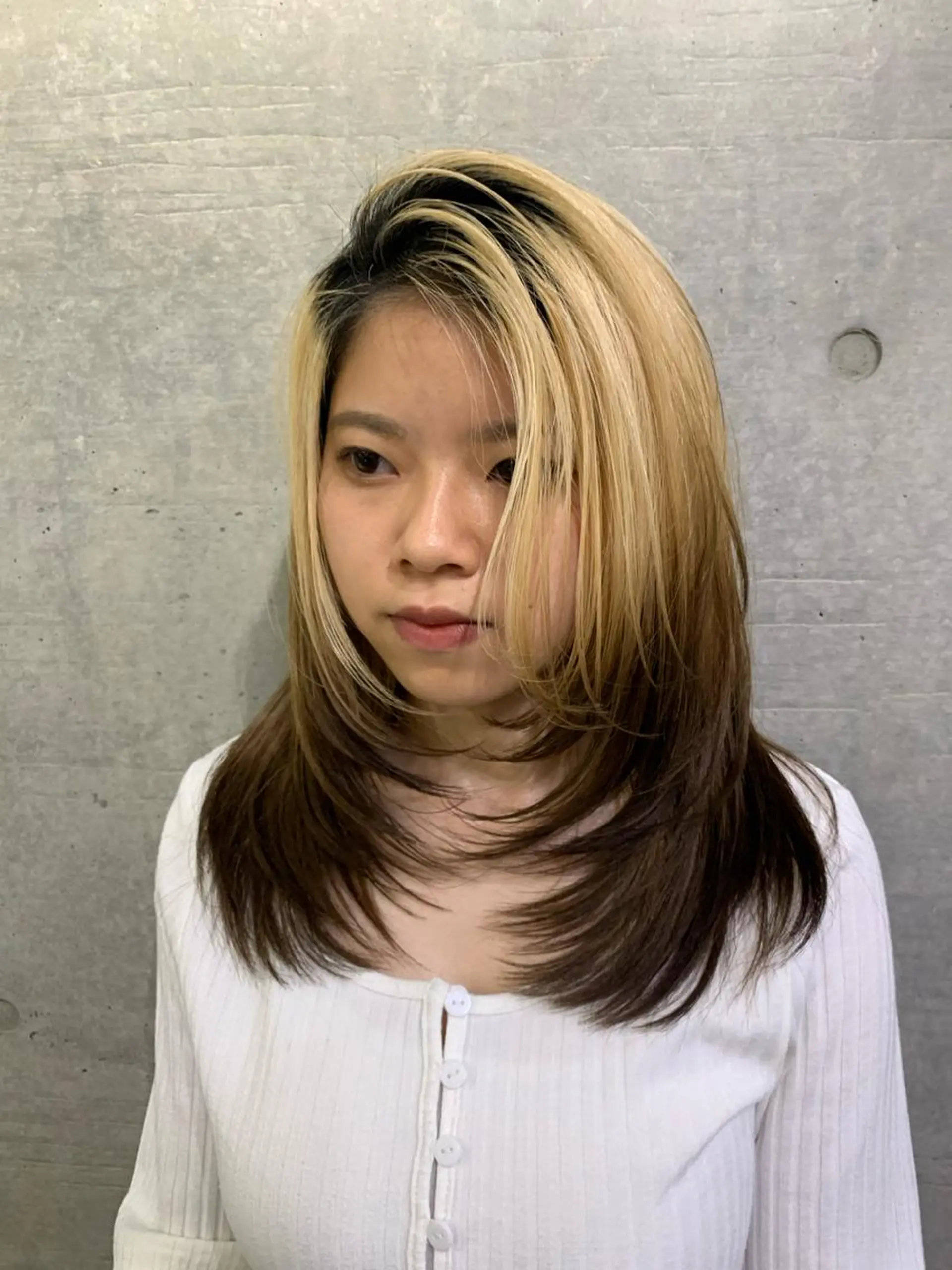 セミロング レイヤーカット カット トリートメント THE./ブリーチ 透感カラー/髪質改善のヘアスタイル