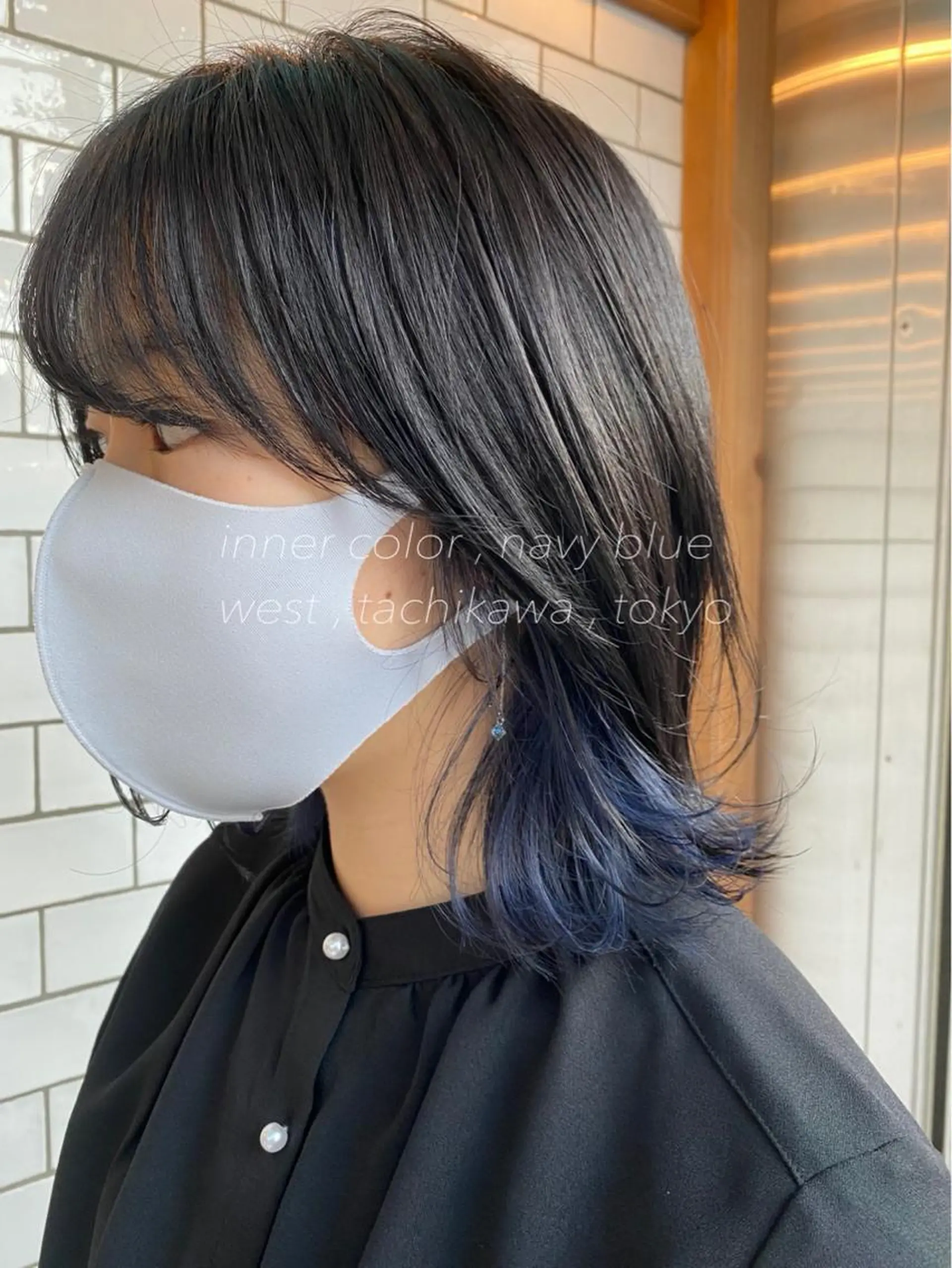 ミディアム カラー 黒髪 ブルーカラー ブルーブラック イヤリングカラー インナーカラー 竹嶌 健吾のヘアスタイル