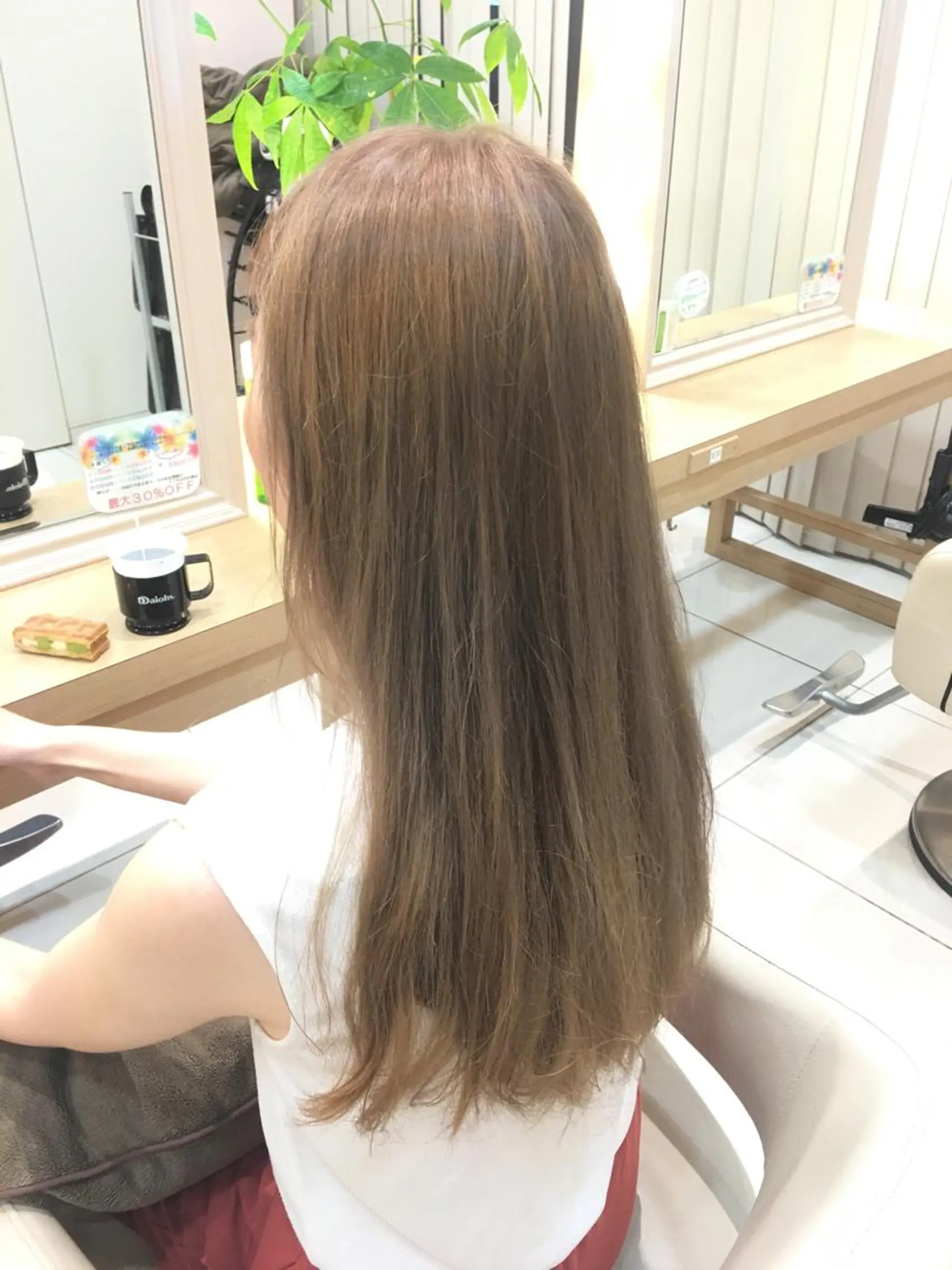 カラー ベージュカラー ミルクティーベージュ 小田原NO1 美容師 飯田飛翔のヘアスタイル