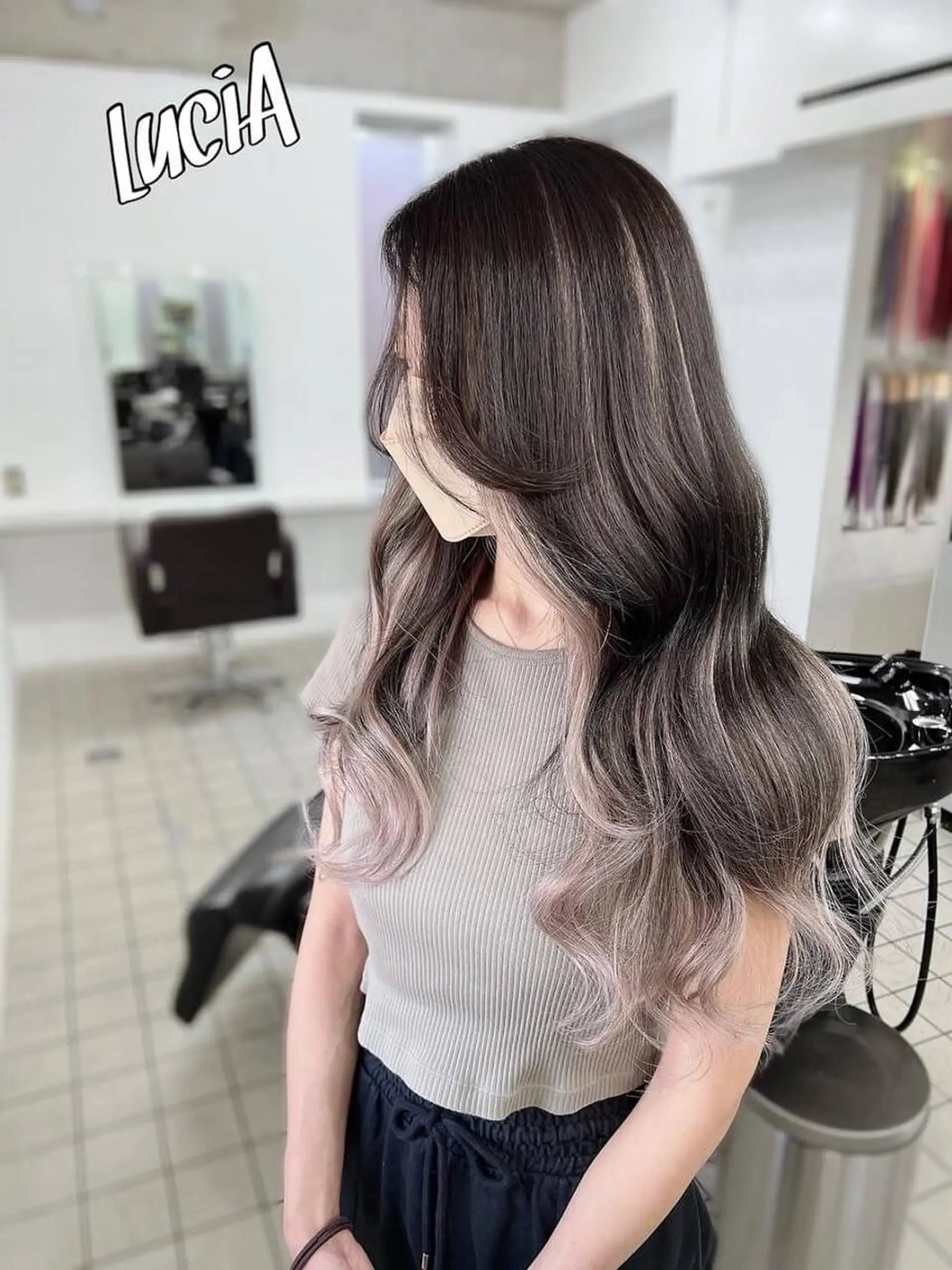 ロング カラー ヘアアレンジ LuciA エクステカラーのヘアスタイル