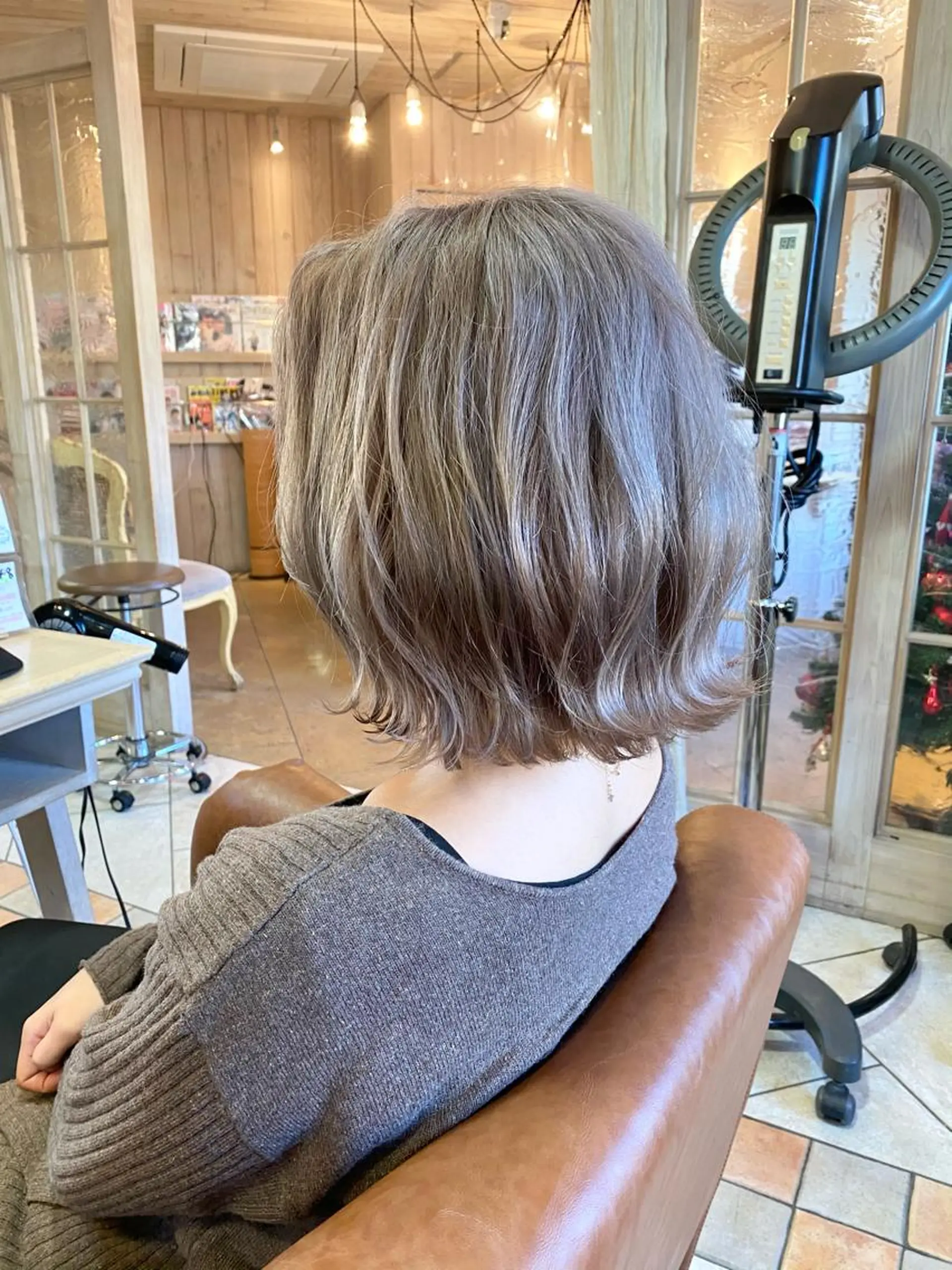 ショート カラー アッシュ ベージュカラー ブリーチ 透明感カラー ハイトーンカラー 森 早希絵のヘアスタイル