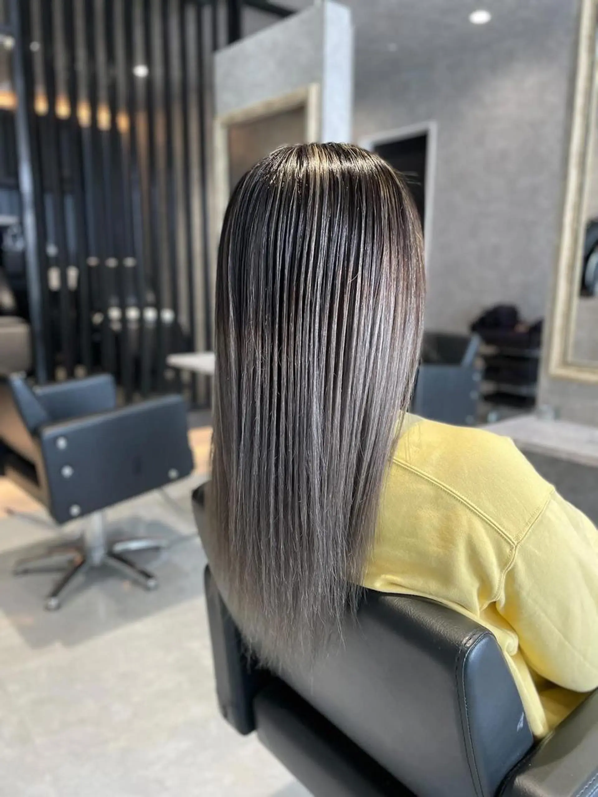 ロング ヘアカラー ハイトーン ／ レイヤー/吉田陸斗のヘアスタイル