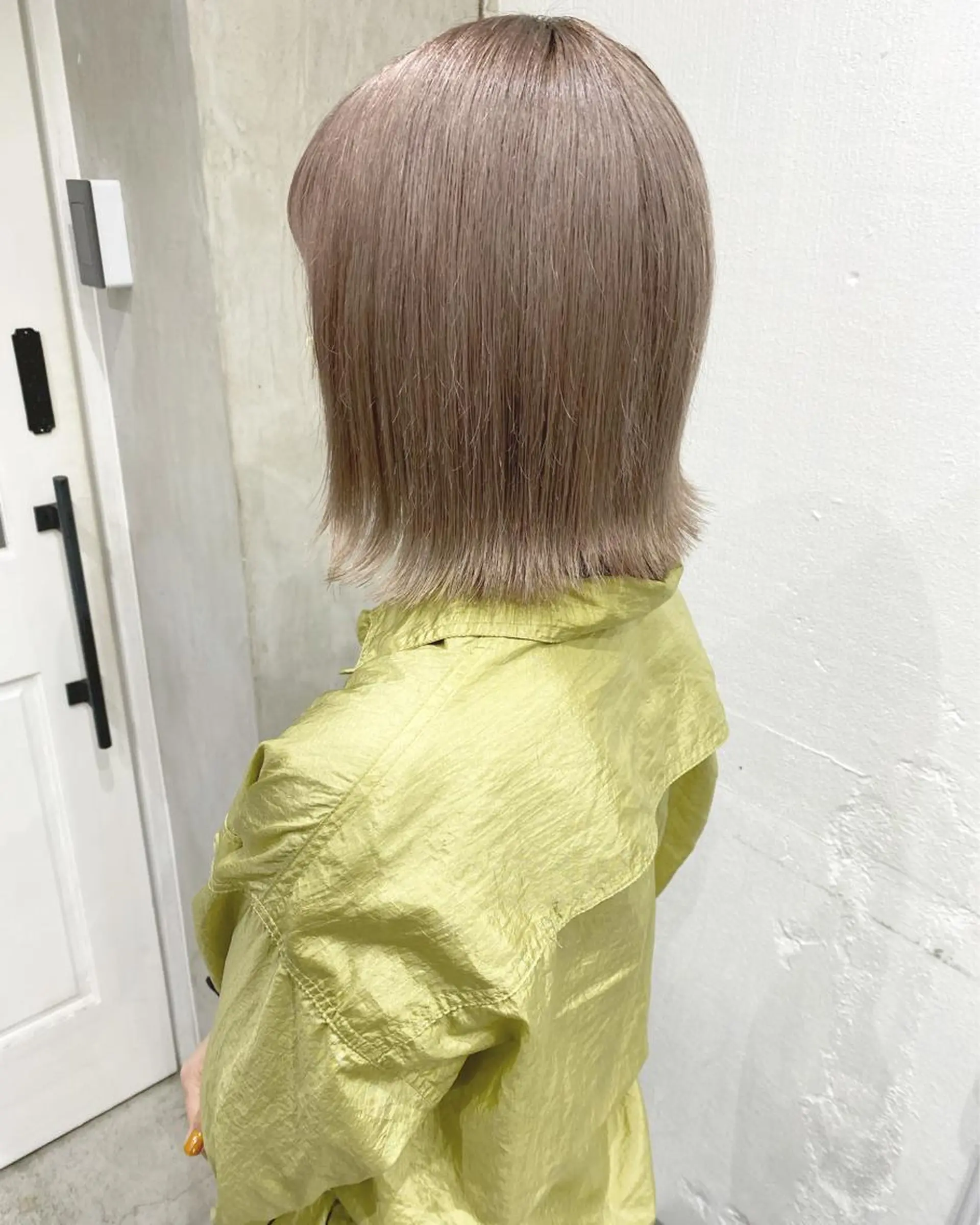 ミディアム カラー ヘアアレンジ 切りっぱなしボブ アッシュ アッシュグレー バレイヤージュ ベージュカラー ササキカズマ〻透明感 〻色落ち〻赤み消しのヘアスタイル