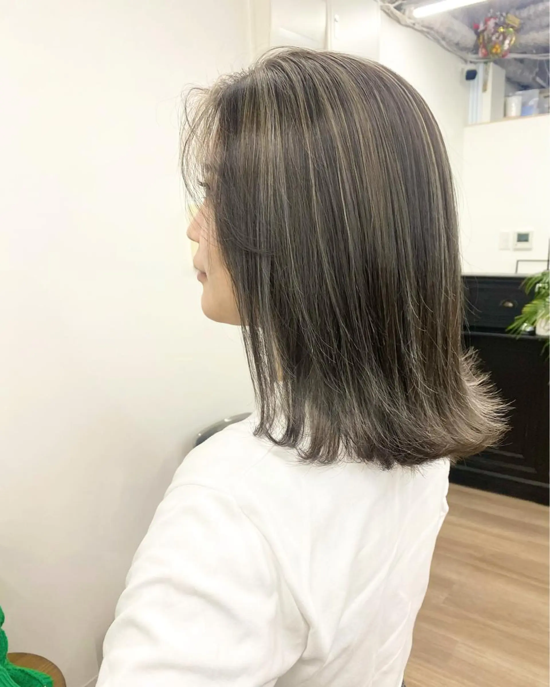 ショート カラー パーマ ヘアアレンジ メンズ ネイル マツエク・マツパ アイブロウ メンズバレイヤージュ メンズブリーチ メンズハイライト メンズハイトーン メンズインナーカラー カット ヘアカラー トリートメント ヘッドスパ 韓国風×透明感カラー 髪質改善オタベシンヤのヘアスタイル