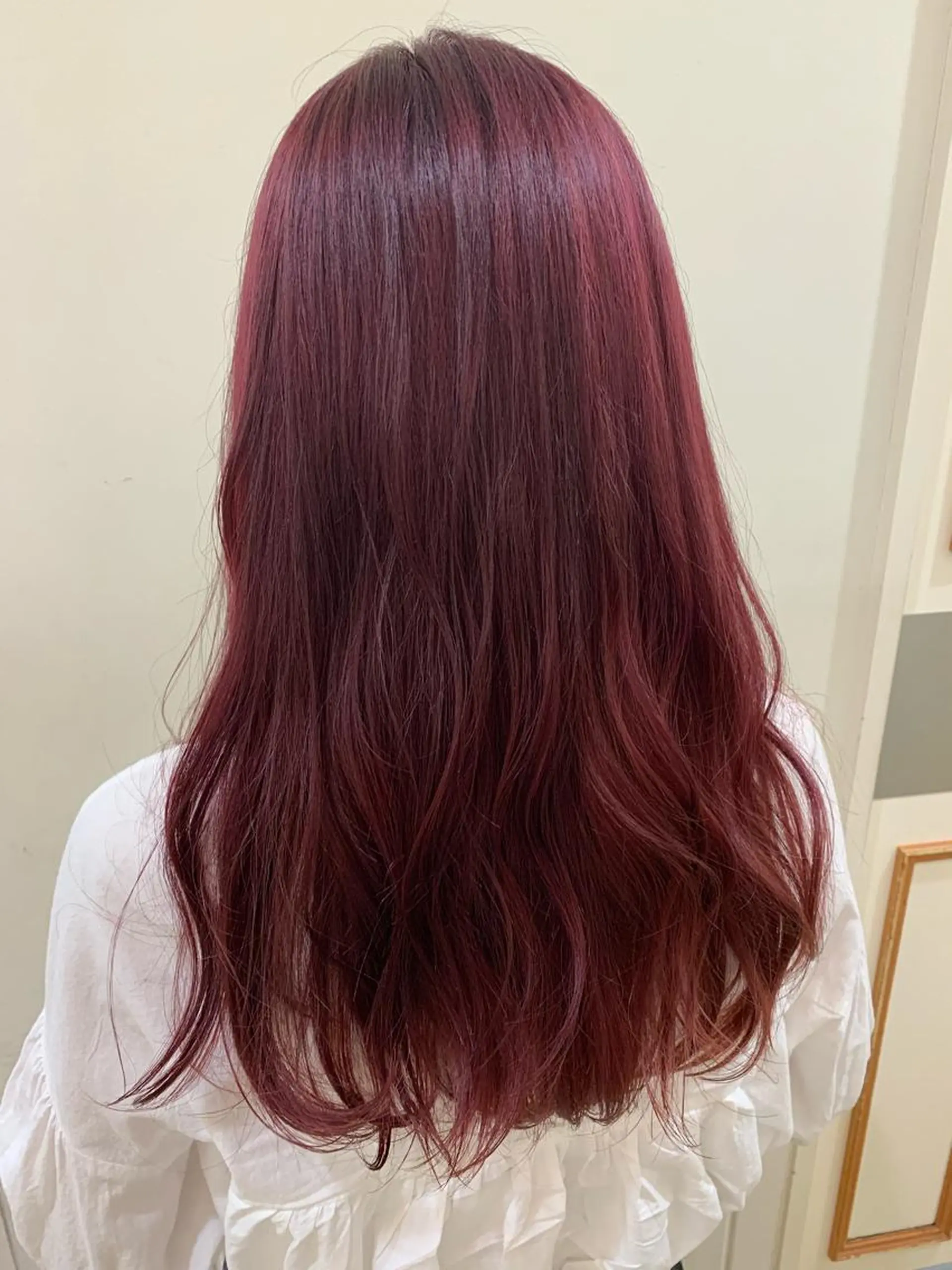 セミロング カラー ブリーチ レッドカラー カット ヘアカラー トリートメント ぱつっとボブ/ 小野あかねのヘアスタイル