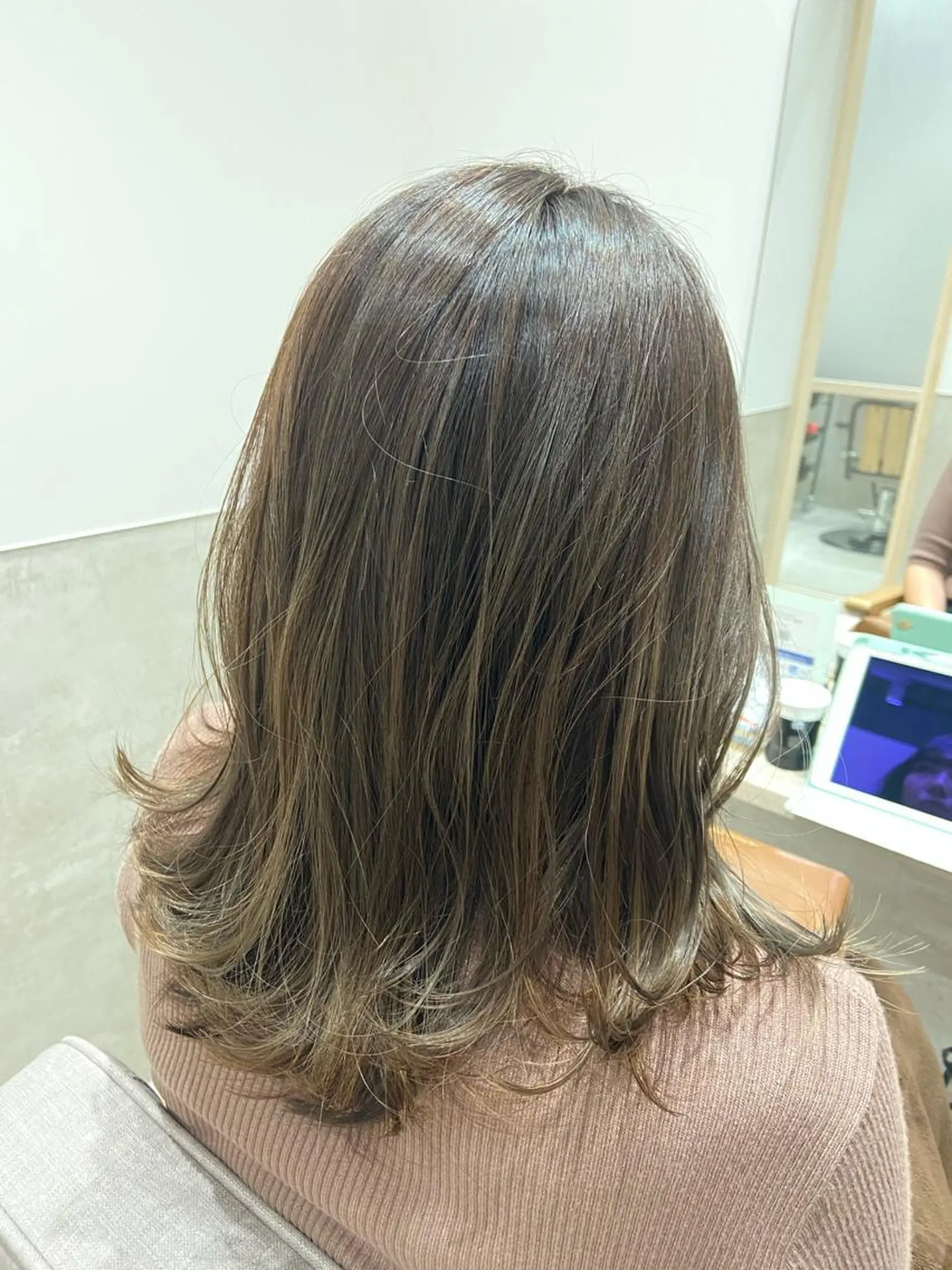 ミディアム カラー しみず さきのヘアスタイル